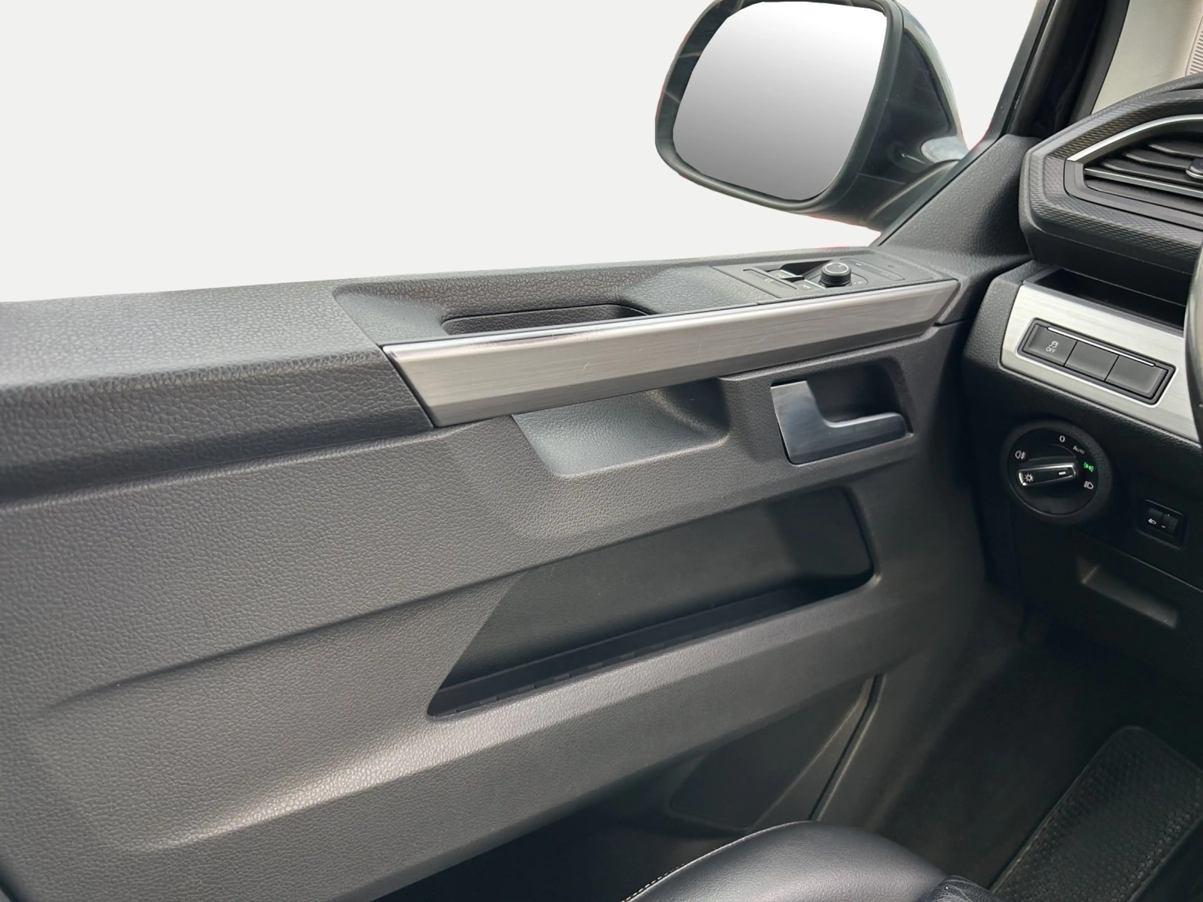 Volkswagen T6.1 Transporter Multivan 4MOTION COMFORTLINE — photo 10