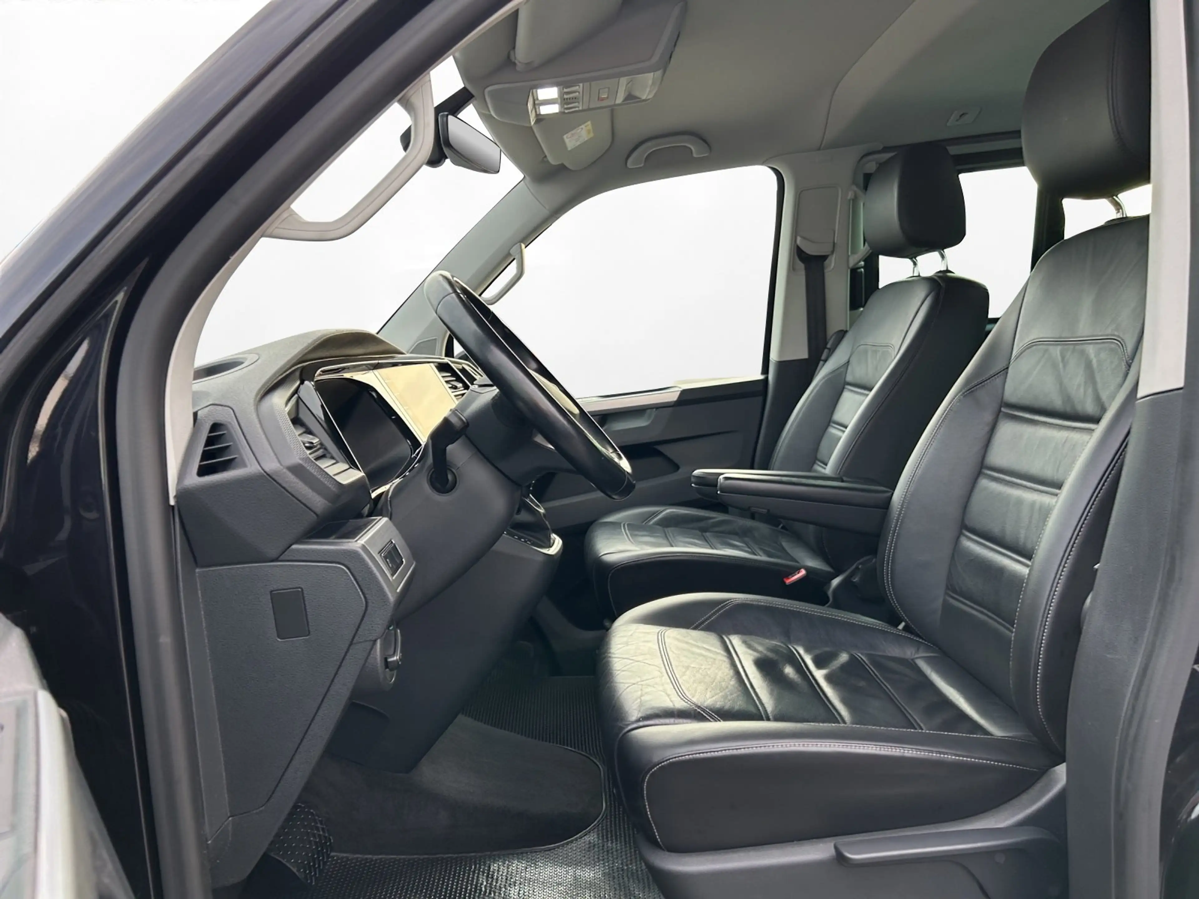Volkswagen T6.1 Transporter Multivan 4MOTION COMFORTLINE — photo 8
