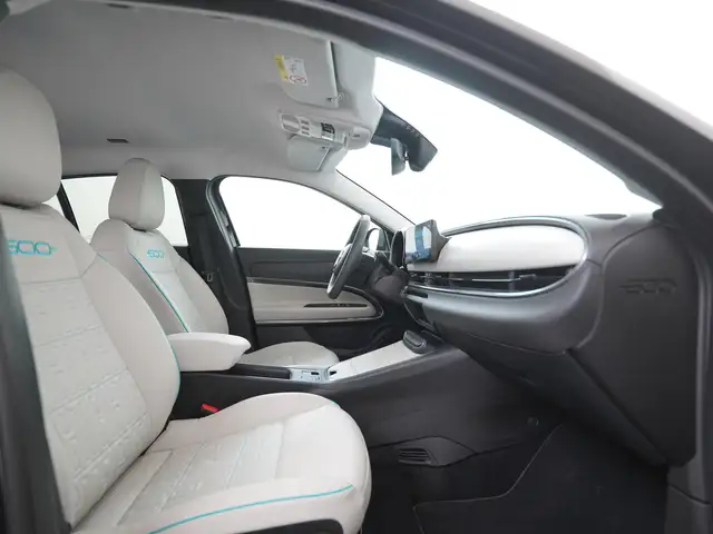 Fiat 600e view 3