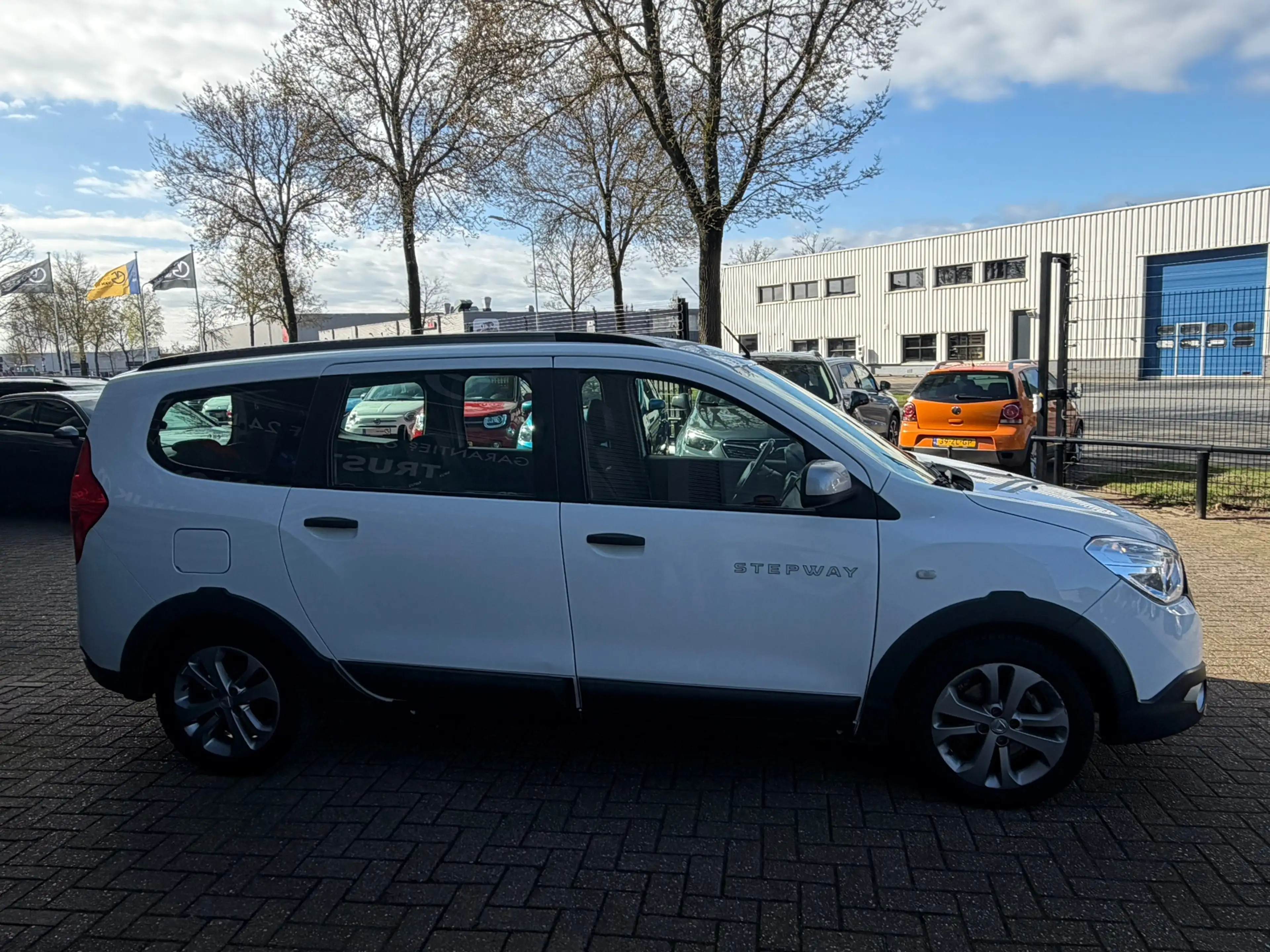 Dacia Lodgy 1.2 TCe Stepway 116PK 7Pers,Trekhaak,Navi,Airco,Cr — photo 6