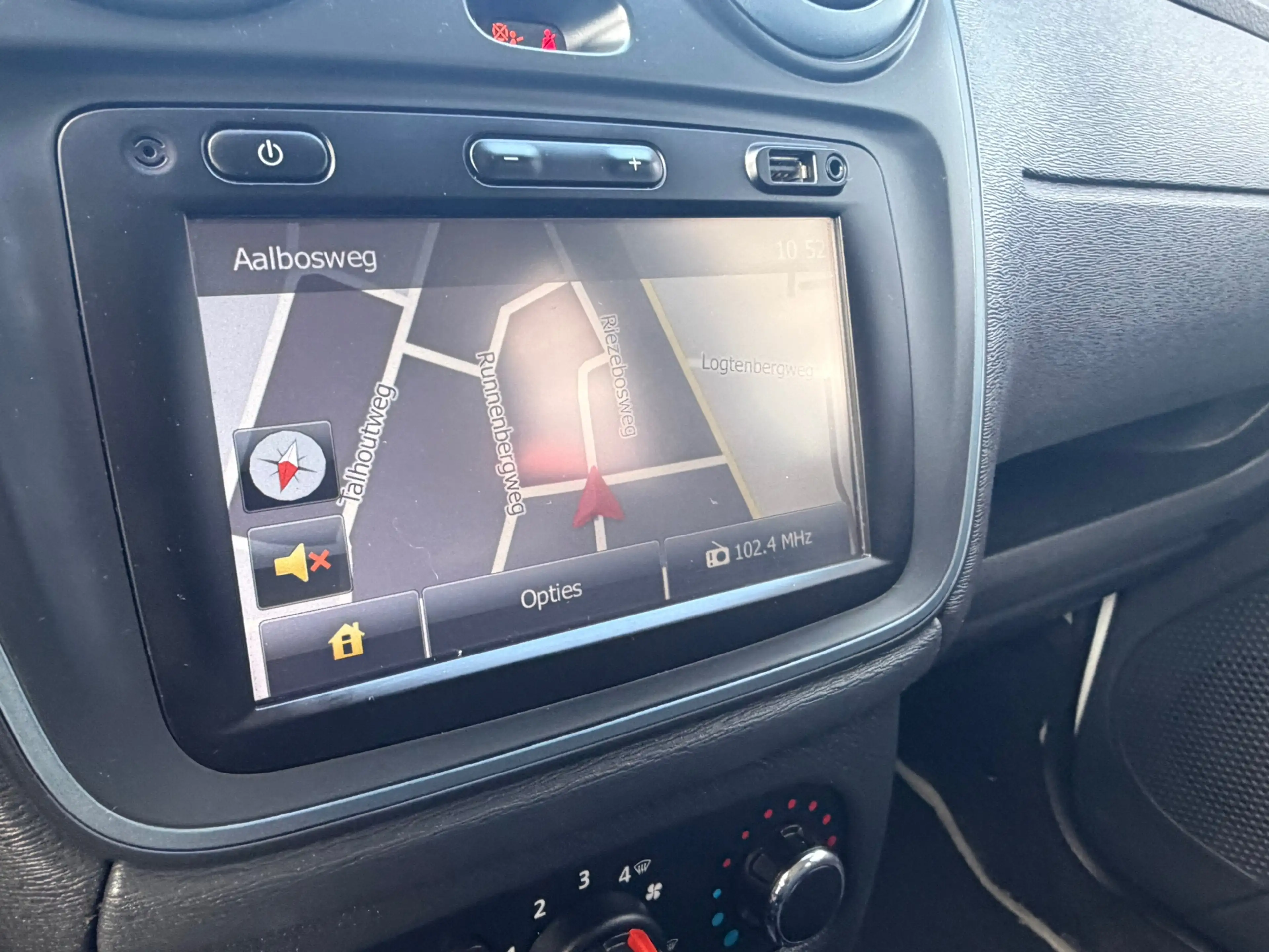 Dacia Lodgy 1.2 TCe Stepway 116PK 7Pers,Trekhaak,Navi,Airco,Cr — photo 22