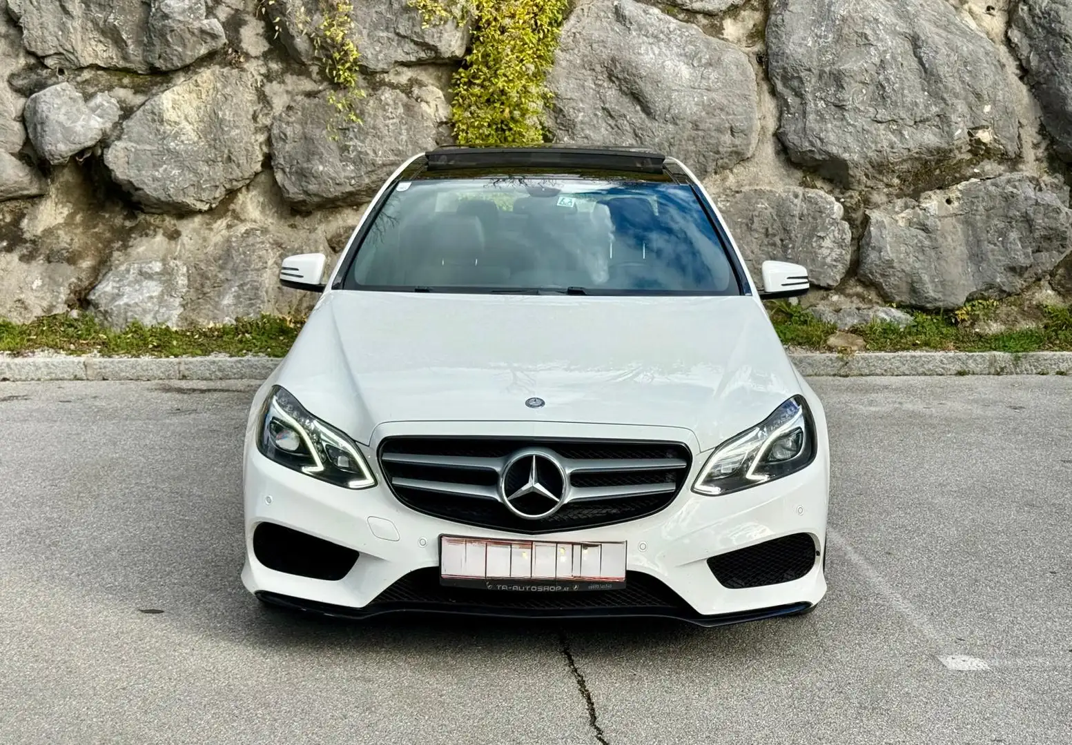 Mercedes-Benz E 250 4-Matic AMG Line - 1
