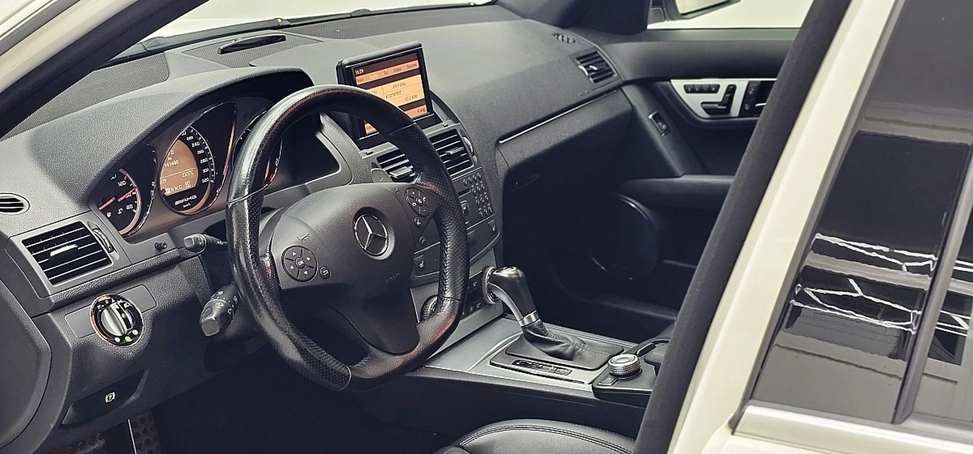 Mercedes-Benz C 63 AMG Avantgarde Aut. — photo 9