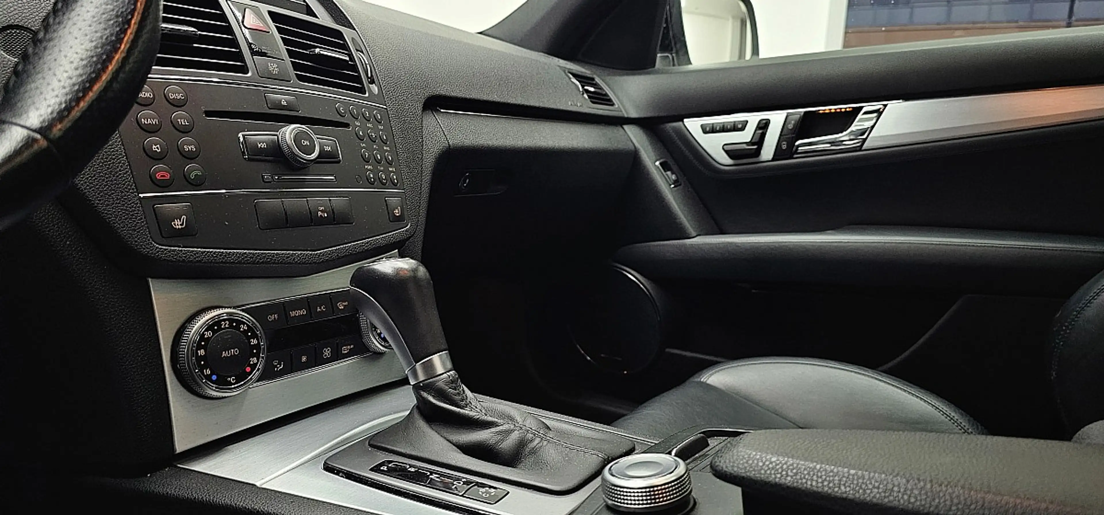 Mercedes-Benz C 63 AMG Avantgarde Aut. — photo 13