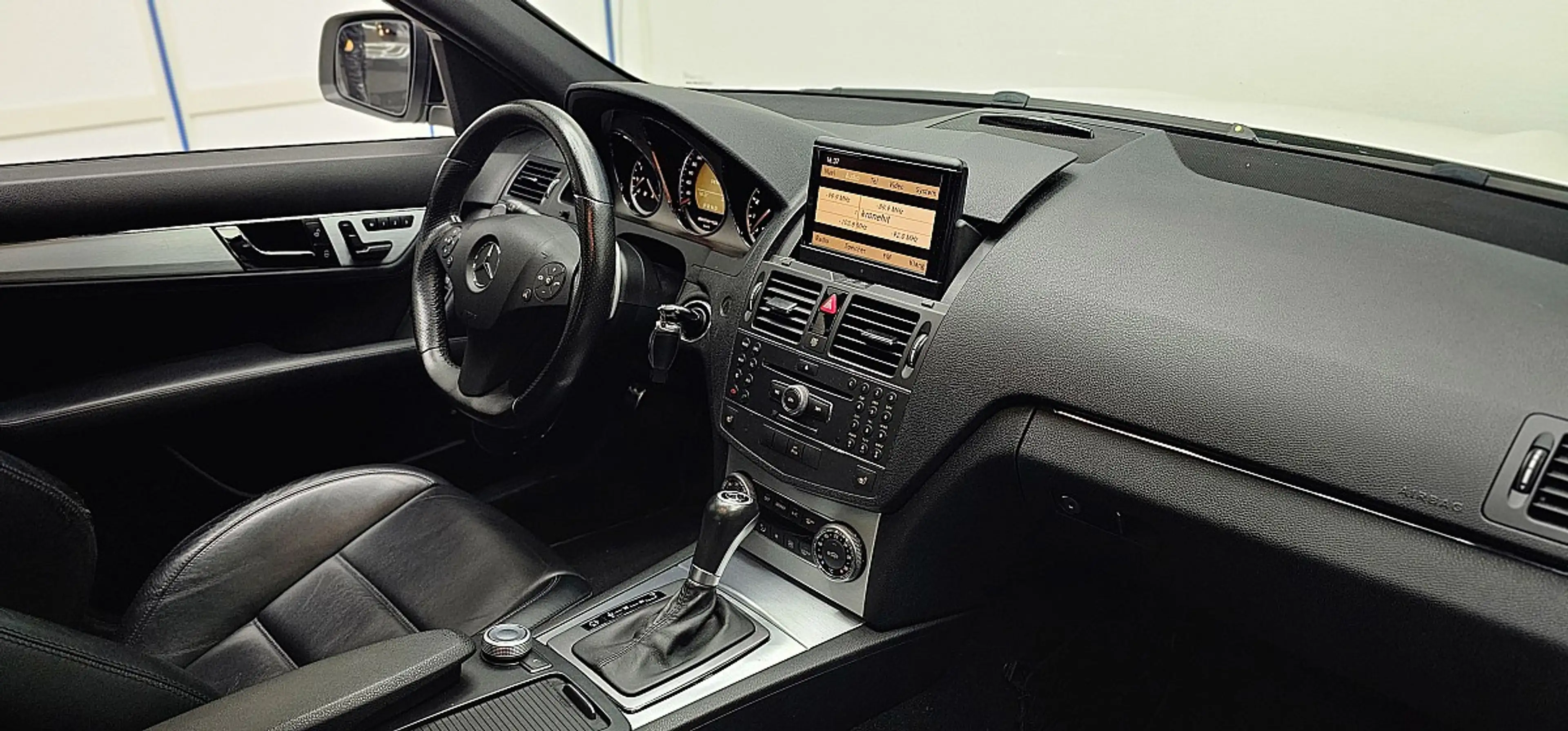 Mercedes-Benz C 63 AMG Avantgarde Aut. — photo 12