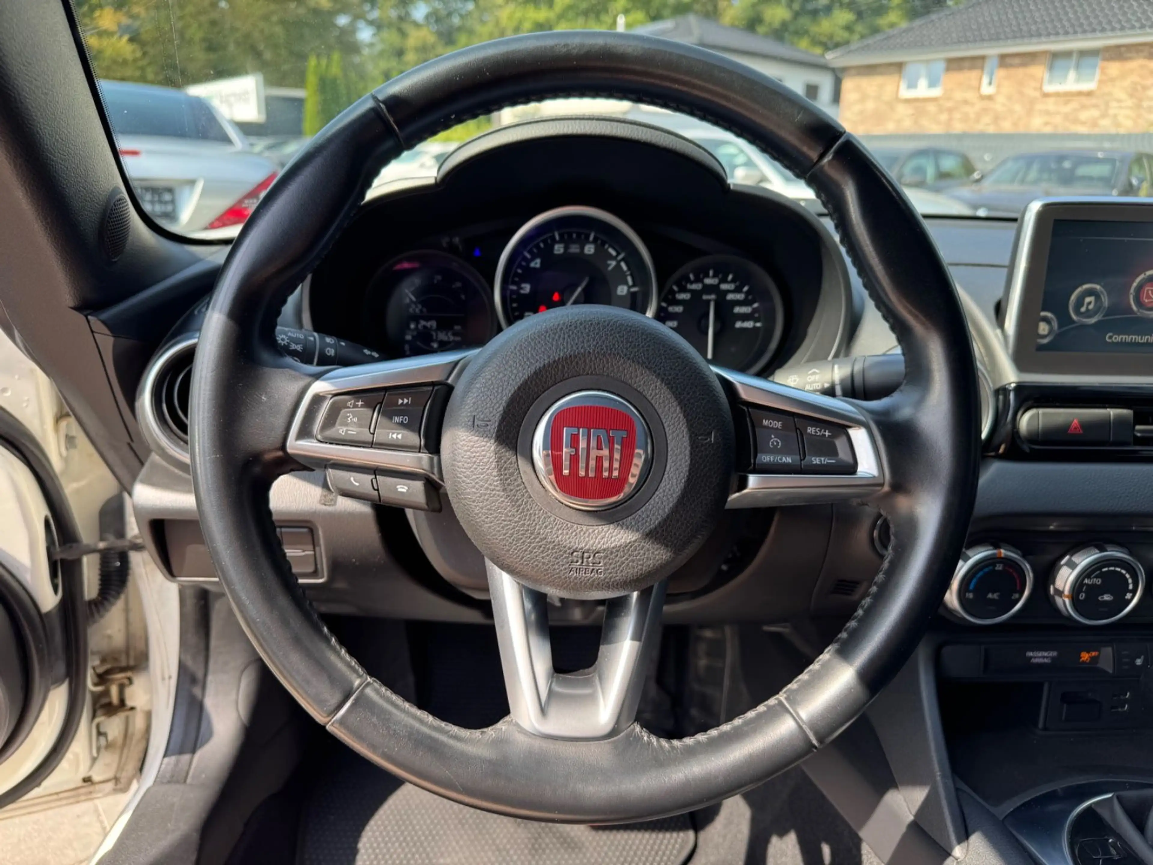 Fiat 124 Spider S-Design — photo 10