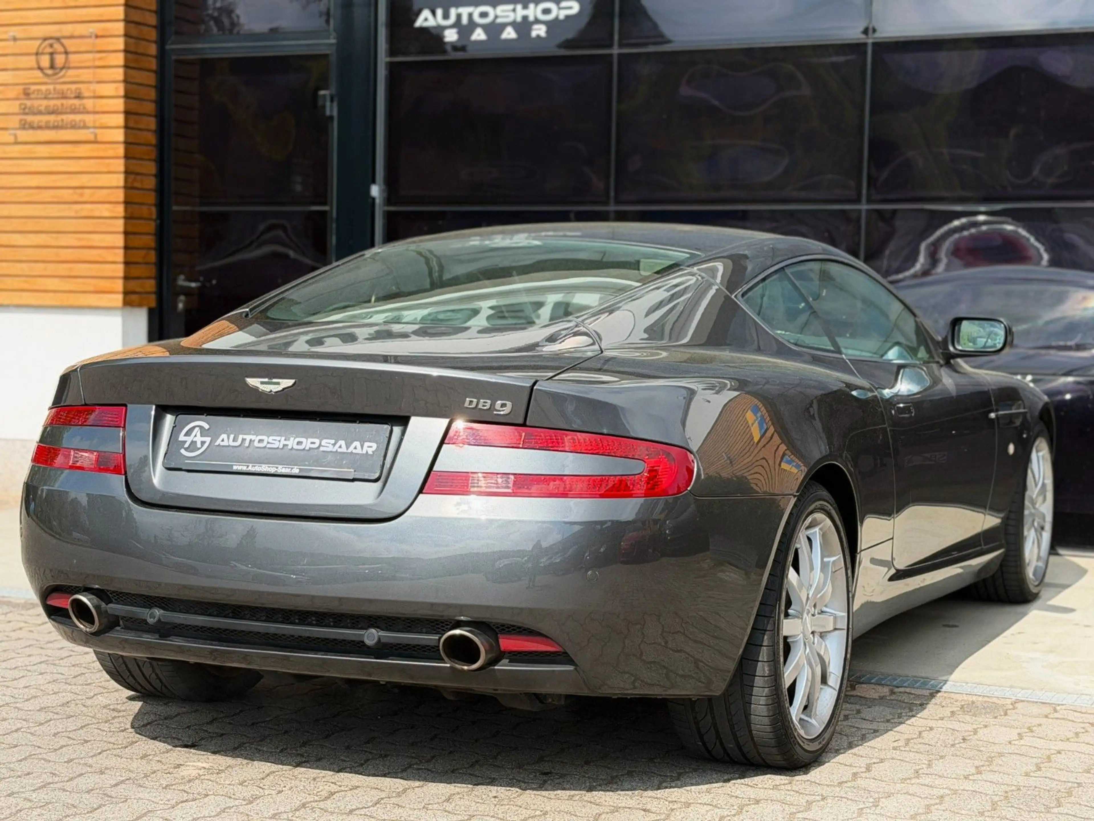 Aston Martin DB9 -5.9 Touchtronic V 12 — photo 11