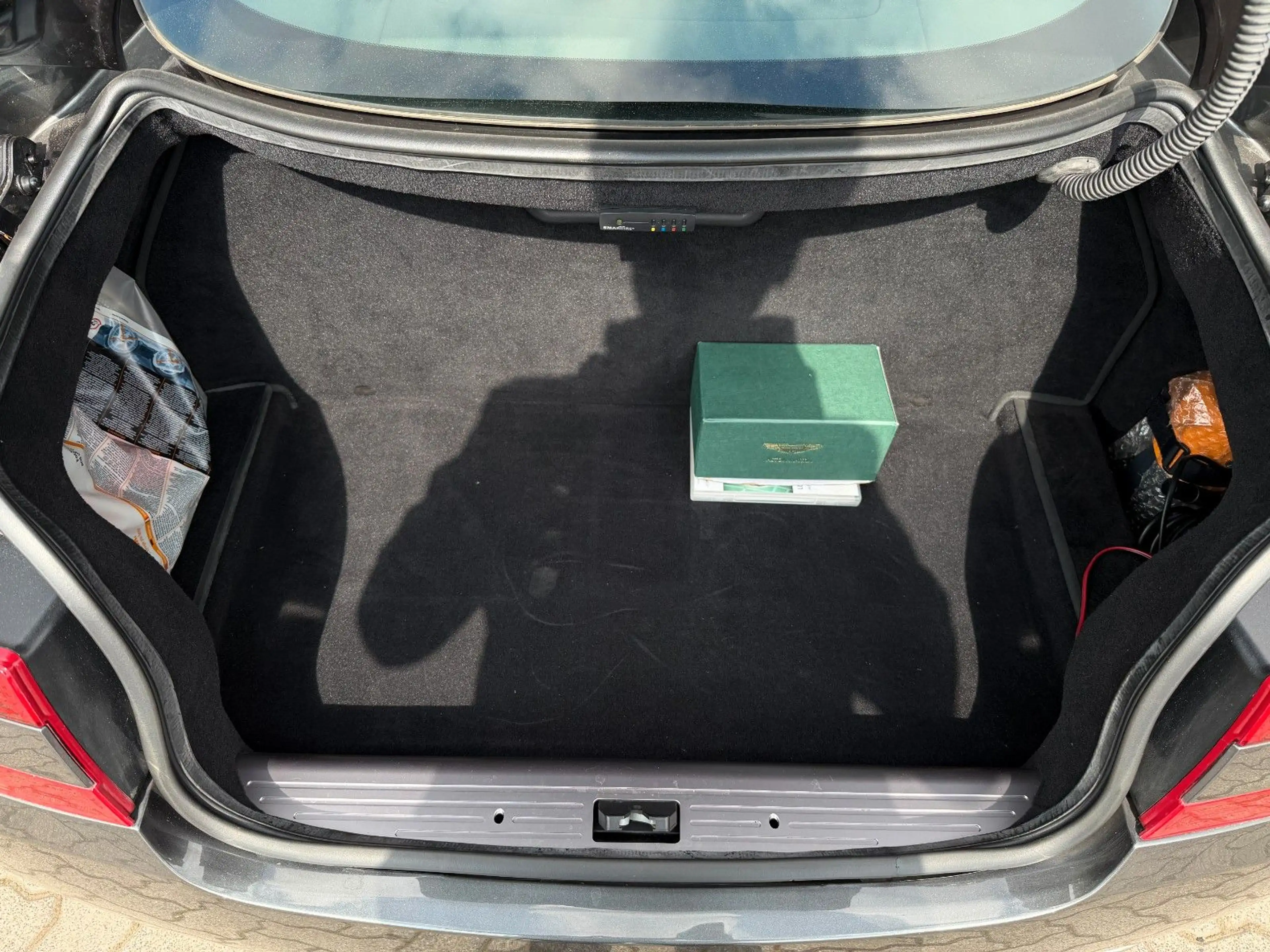 Aston Martin DB9 -5.9 Touchtronic V 12 — photo 14