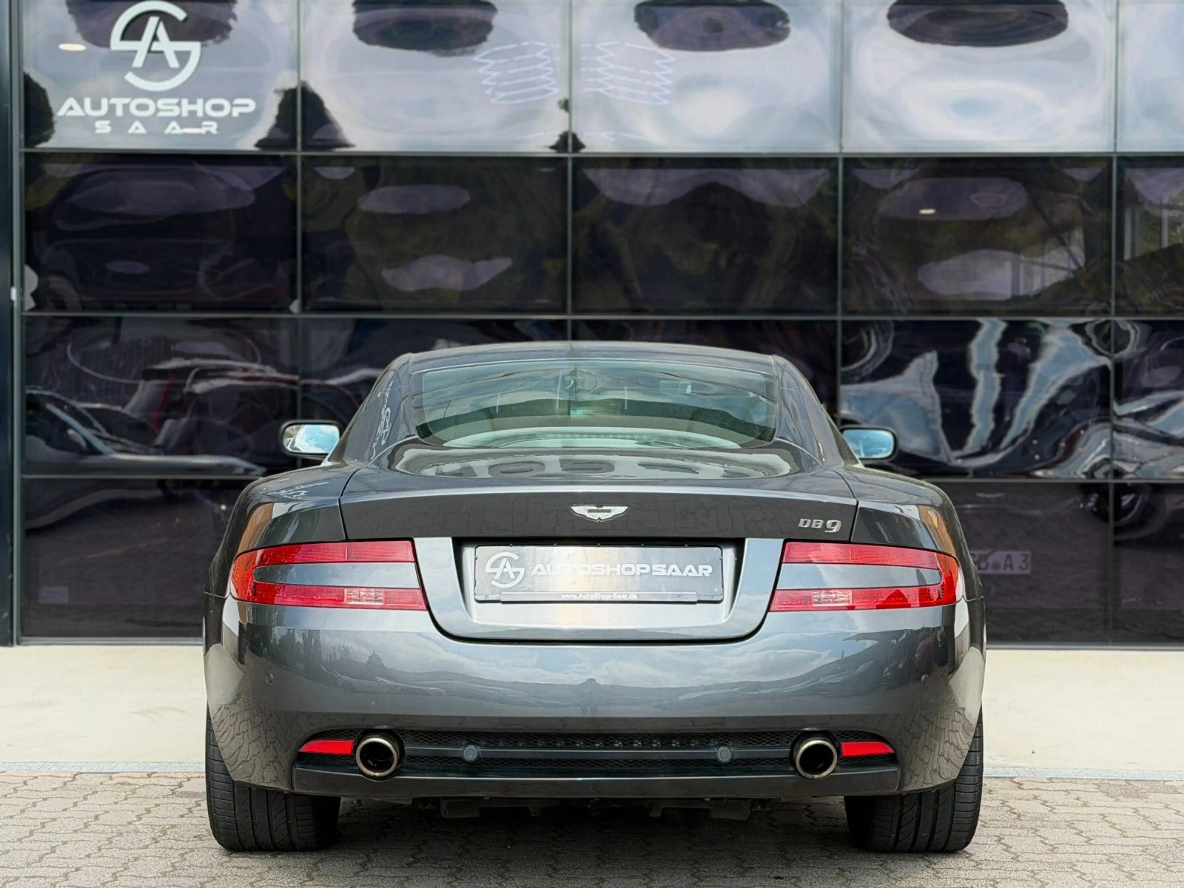 Aston Martin DB9 -5.9 Touchtronic V 12 — photo 12