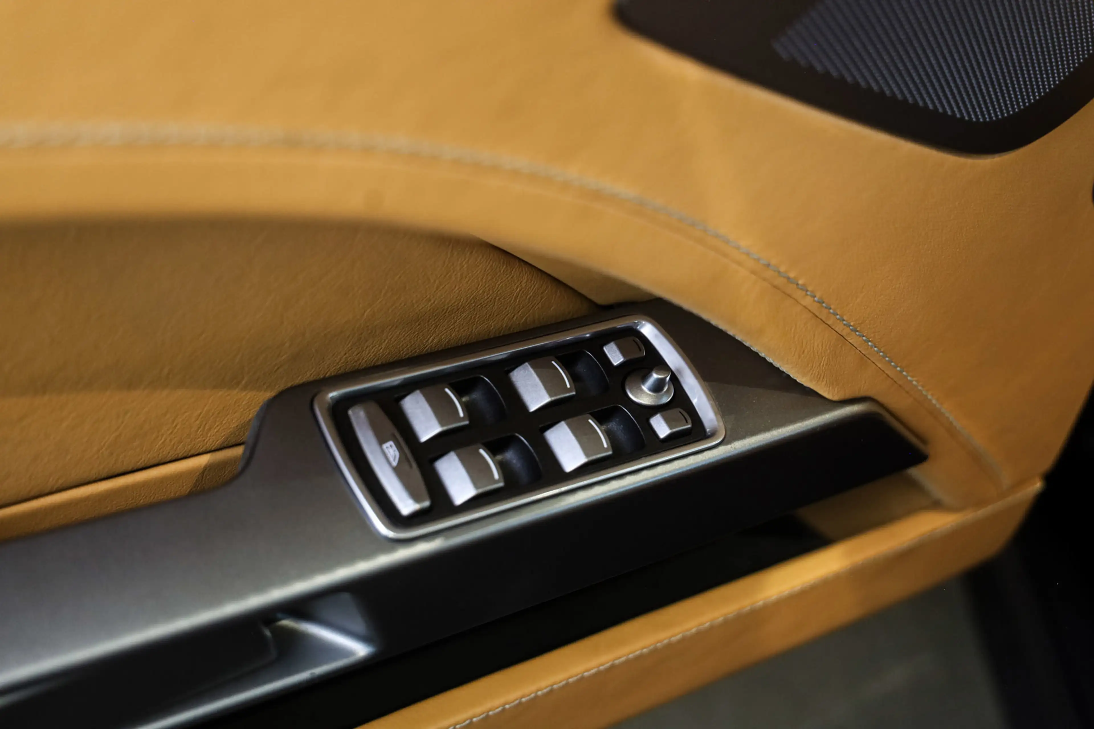 Aston Martin Rapide 6.0 V12, 476 PK, Youngtimer, 4/Seats, B&O/Geluid, — photo 28