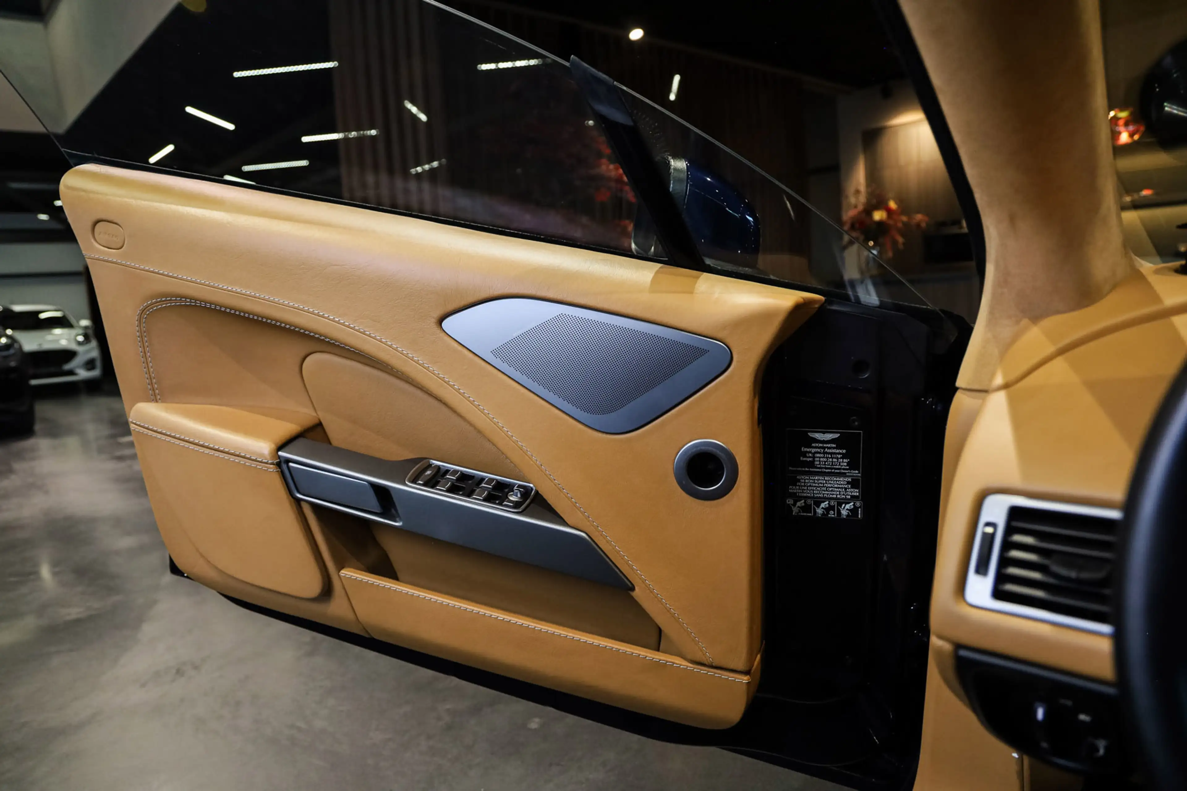 Aston Martin Rapide 6.0 V12, 476 PK, Youngtimer, 4/Seats, B&O/Geluid, — photo 25