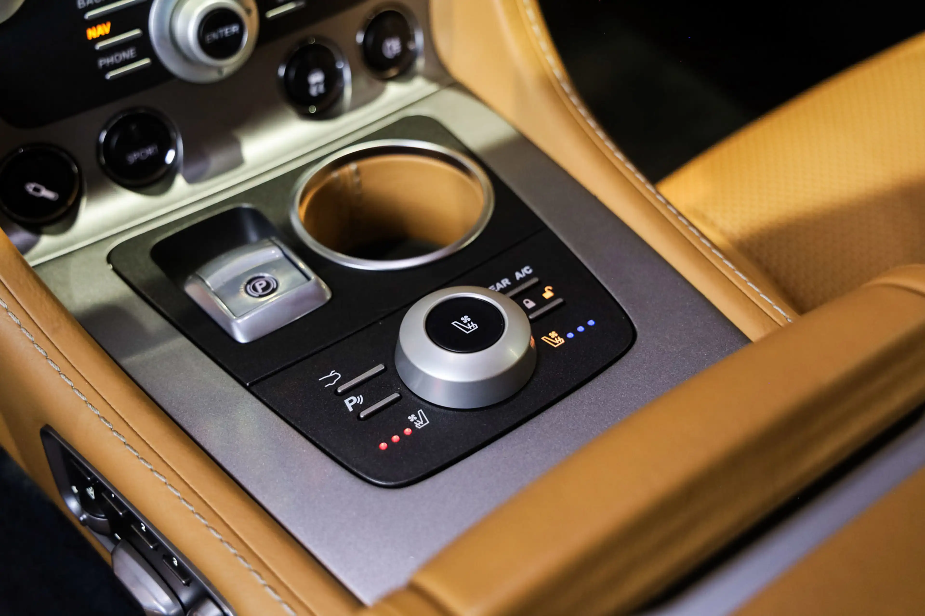Aston Martin Rapide 6.0 V12, 476 PK, Youngtimer, 4/Seats, B&O/Geluid, — photo 22