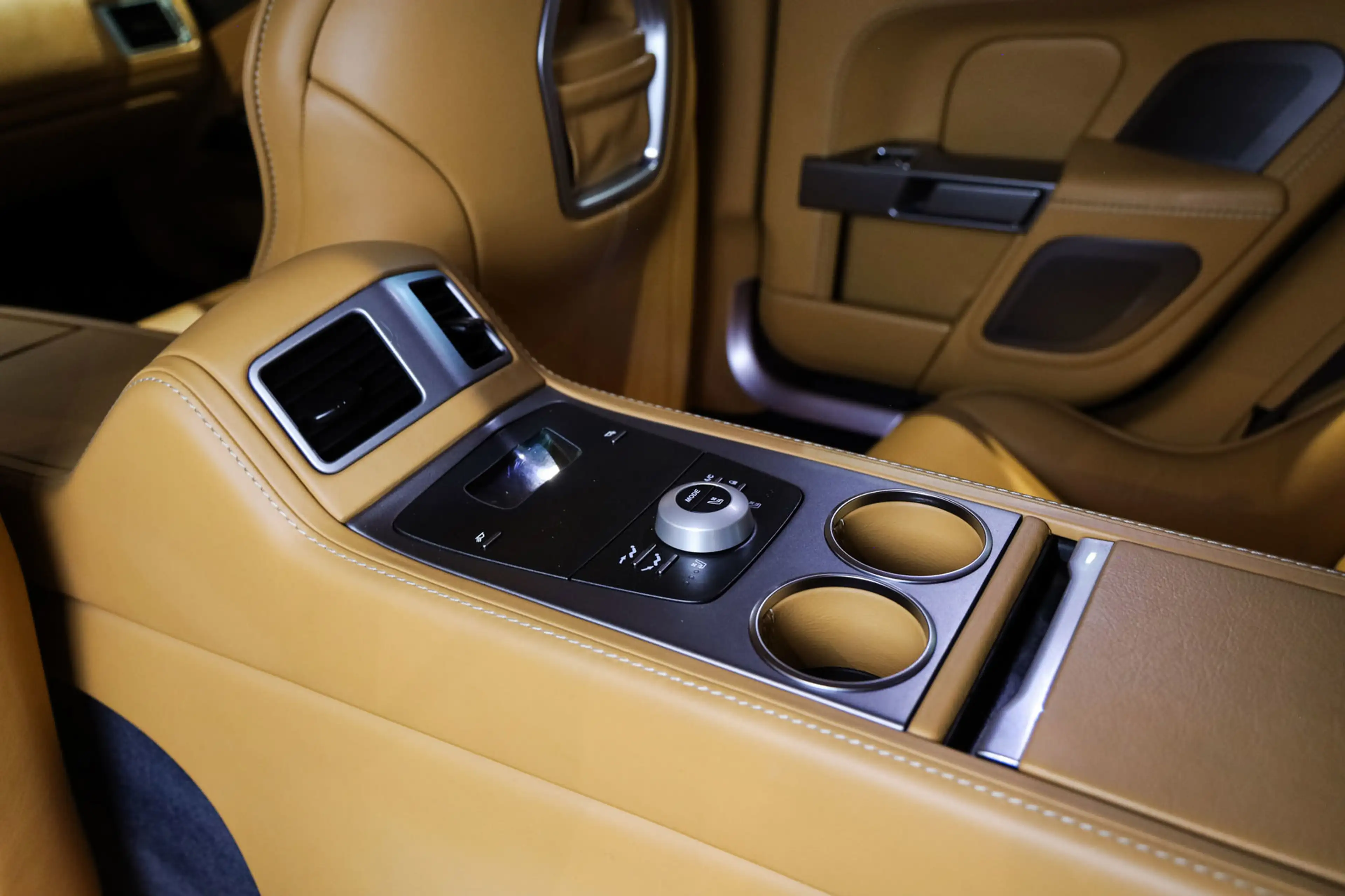 Aston Martin Rapide 6.0 V12, 476 PK, Youngtimer, 4/Seats, B&O/Geluid, — photo 30