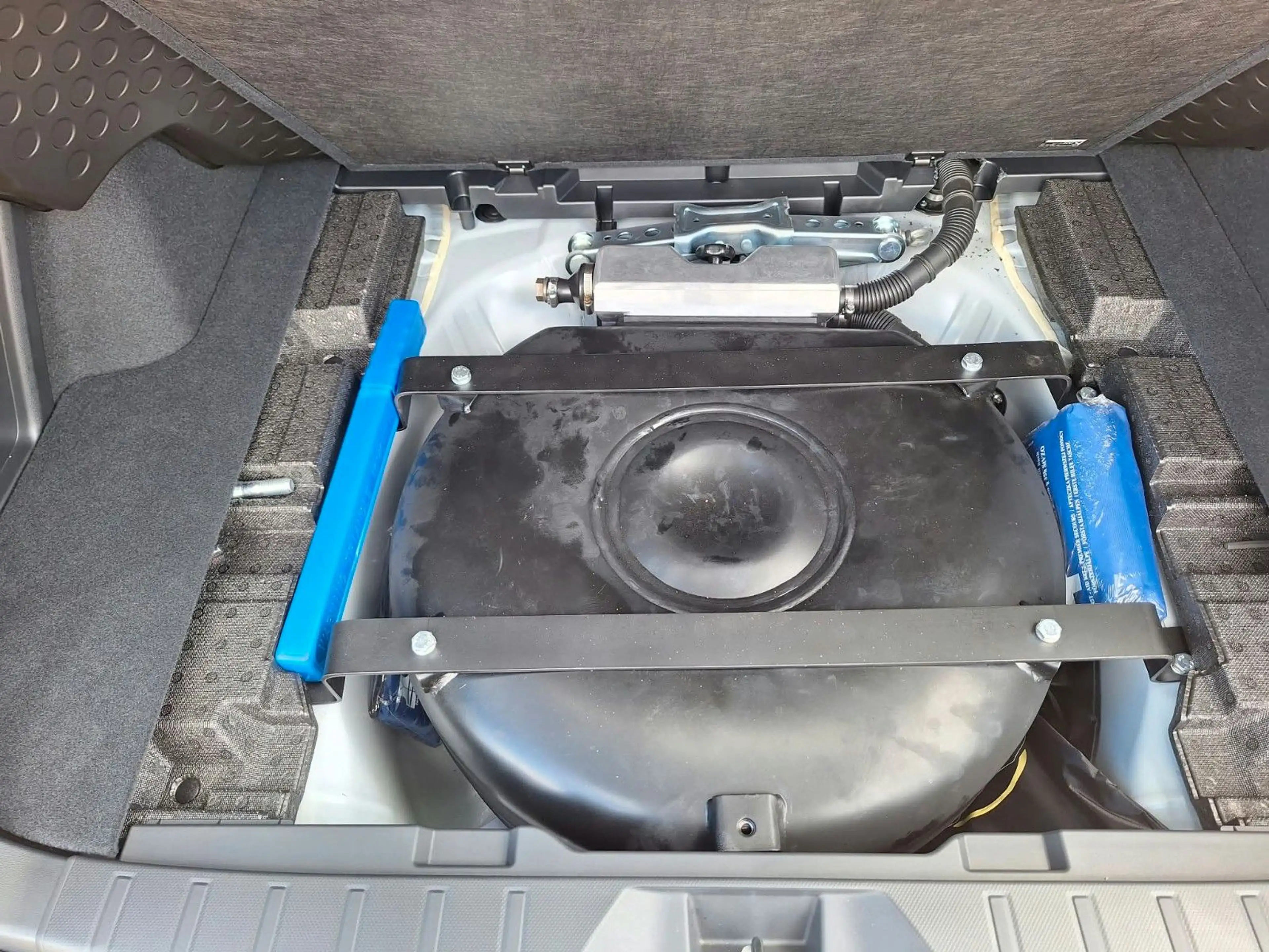 Subaru OUTBACK 2.5i Platinum Lineartronic, Gasanlage — photo 3