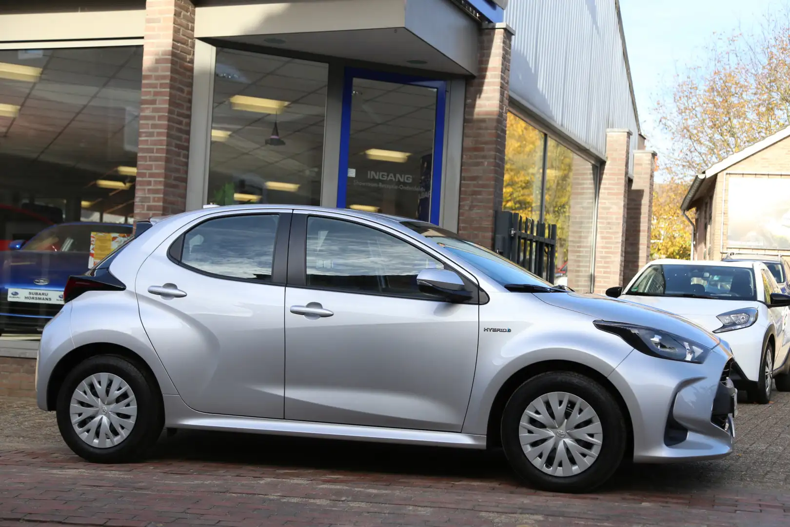 Toyota Yaris 1.5 Hybrid Active Navi Carplay Camera ACC Zilver - 2