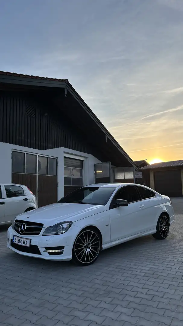 Mercedes-Benz C 250 CDI AMG Line Sport BlueEfficiency Coupe Aut. Weiß - 1