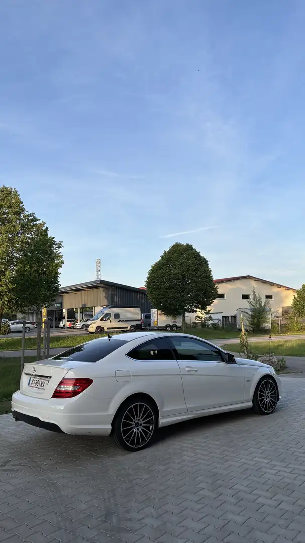 Mercedes-Benz C 250 CDI AMG Line Sport BlueEfficiency Coupe Aut. Weiß - 2