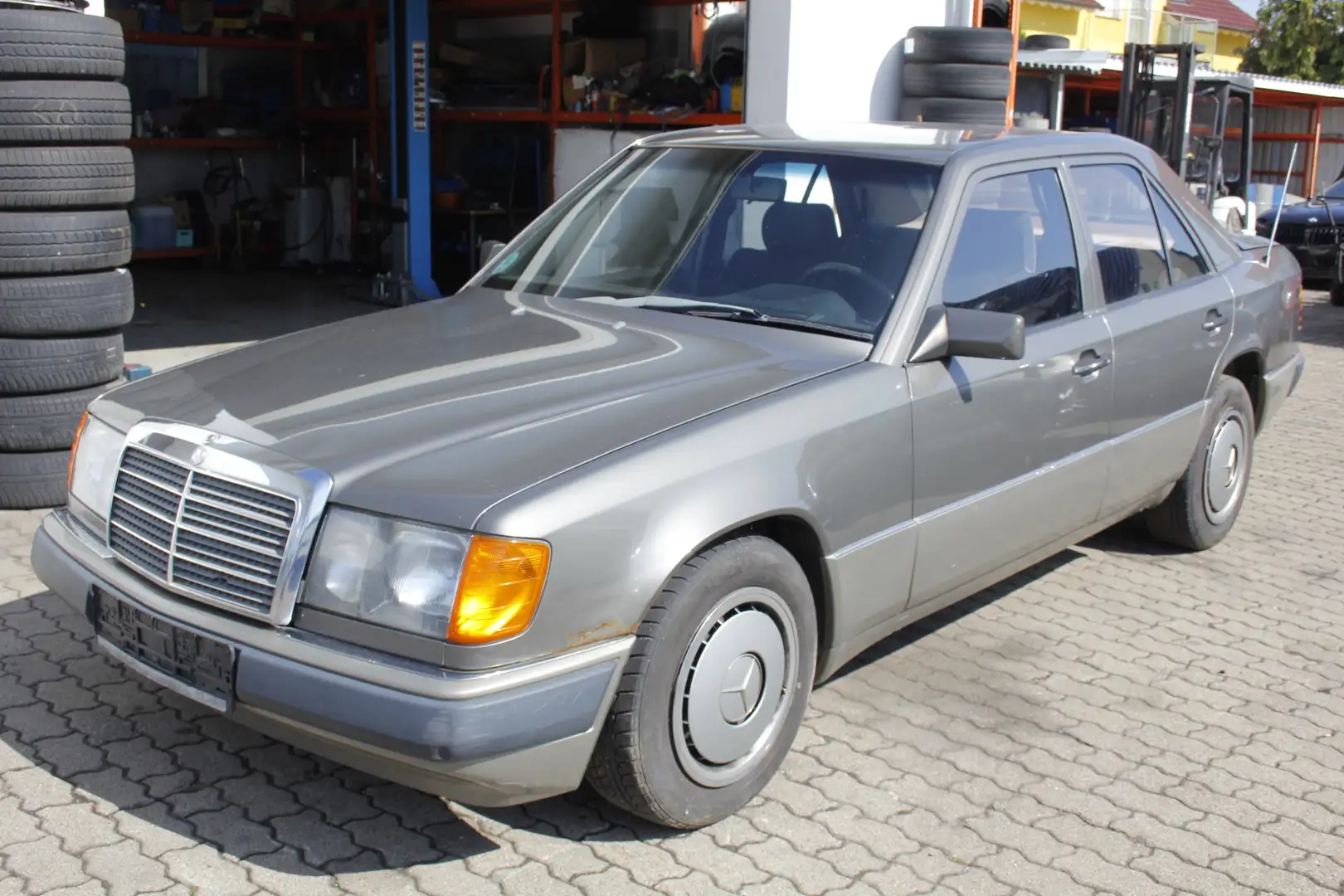 Mercedes-Benz E 200 E-Klasse el. SHD Kein TÜV - 1