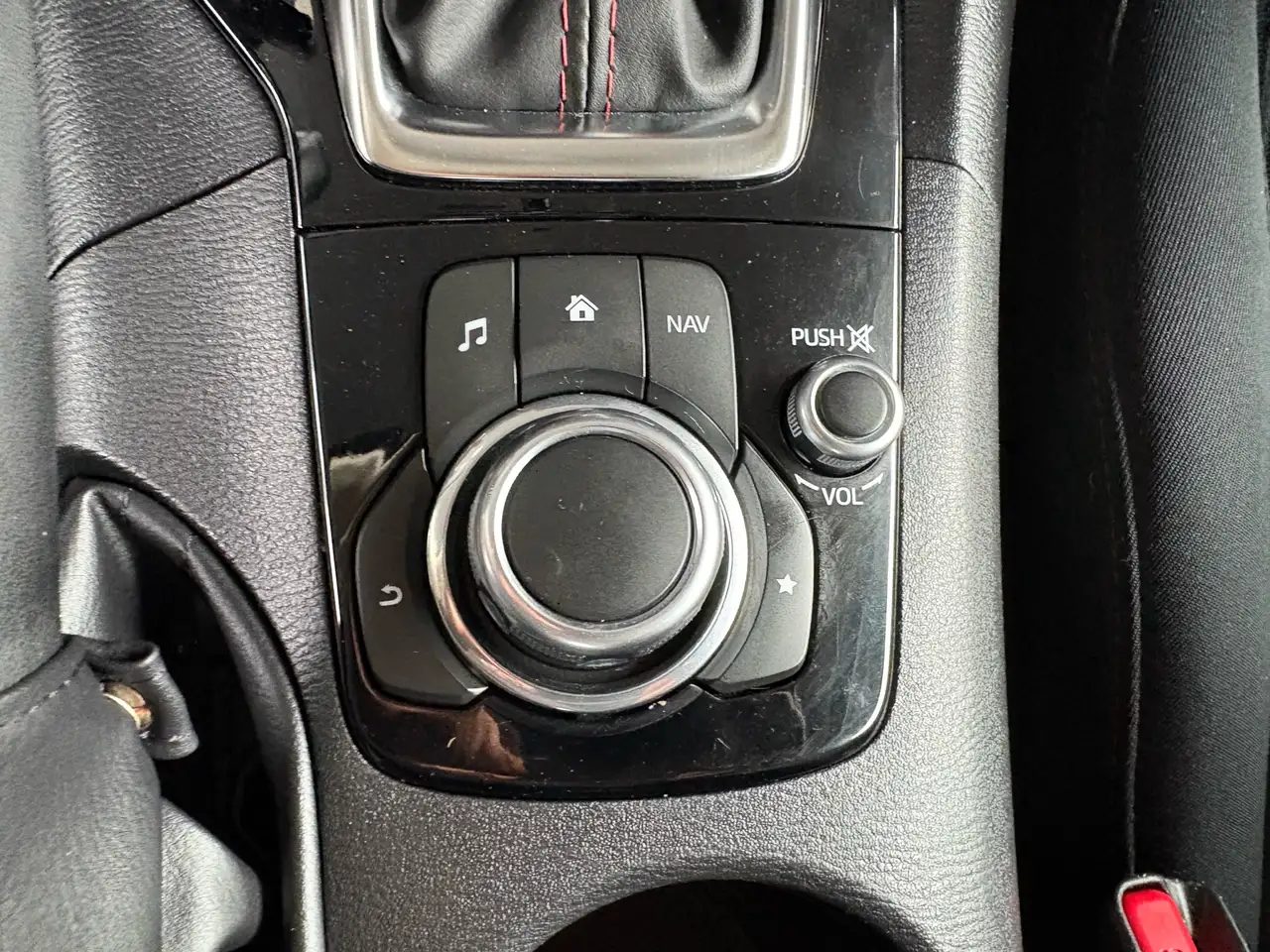 Mazda 3 снимка Mazda 3
