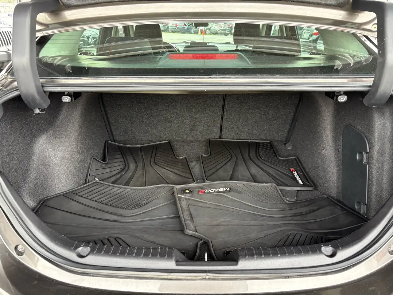 Mazda 3 снимка Mazda 3