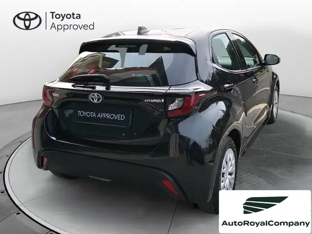 Toyota Yaris view 4