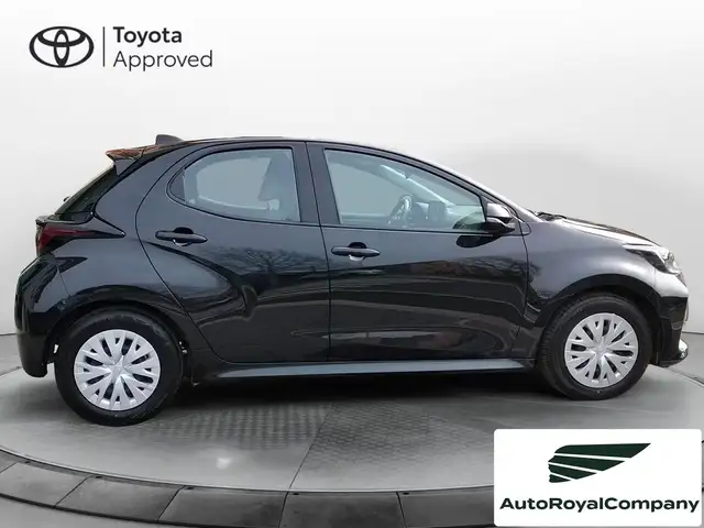 Toyota Yaris view 3