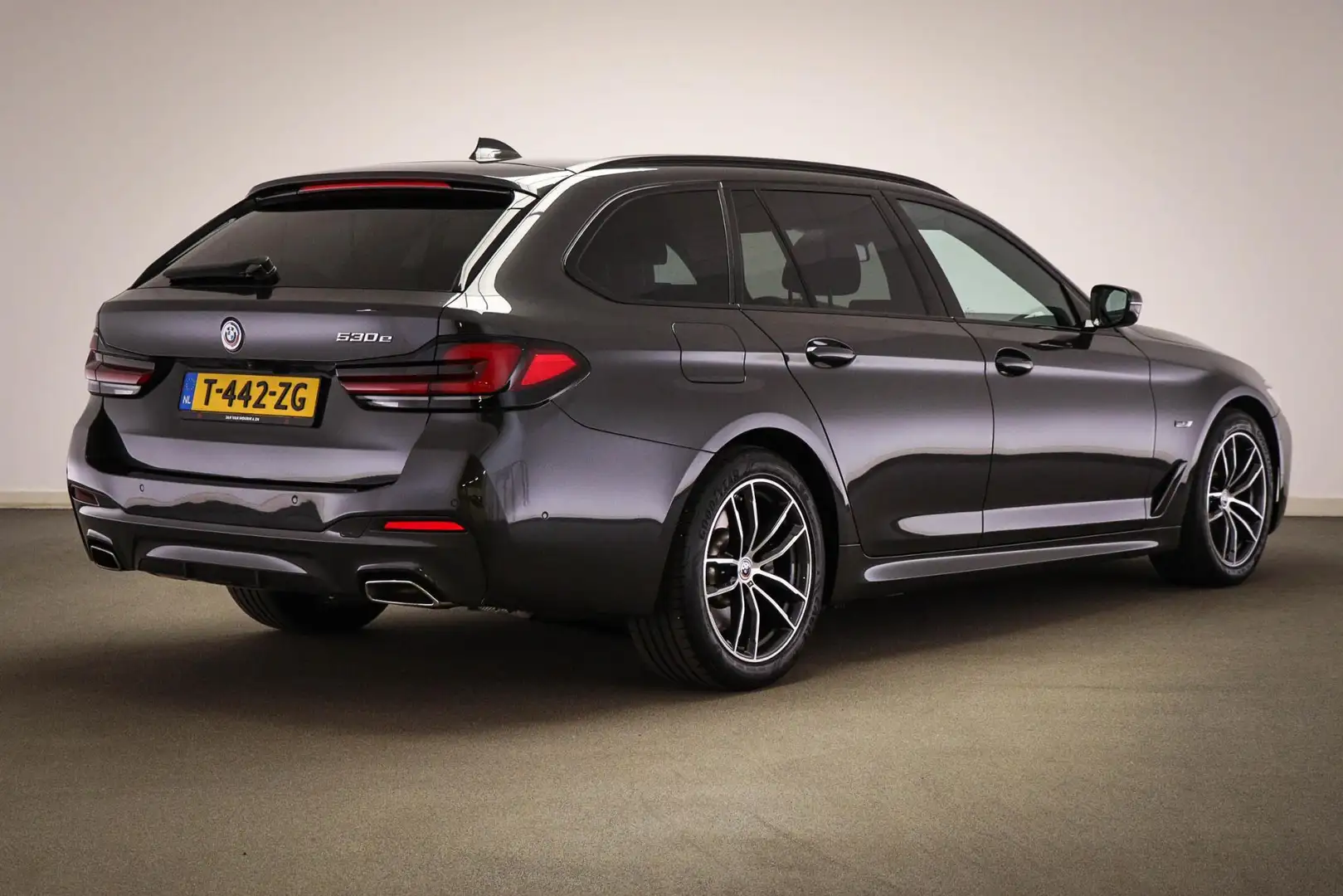 BMW 530 5-serie Touring 530e M-Sport Business Edition Plus Grijs - 2