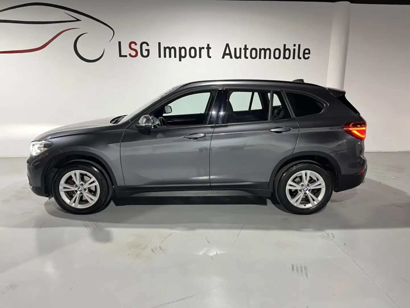 BMW X1 sDrive 18dA Gris - 2