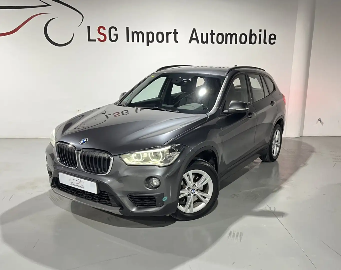 BMW X1 sDrive 18dA Gris - 1