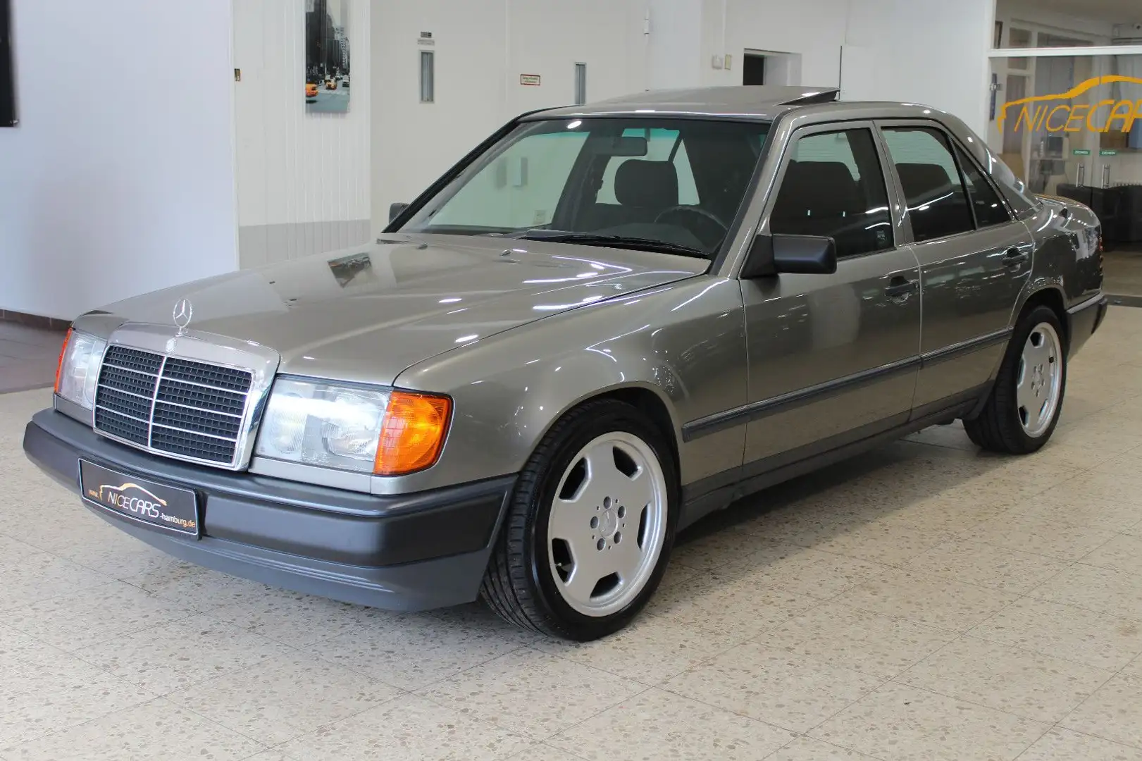 Mercedes-Benz E 300 D Turbo 124*SD*Klima* H-Oldtimer* Grijs - 2