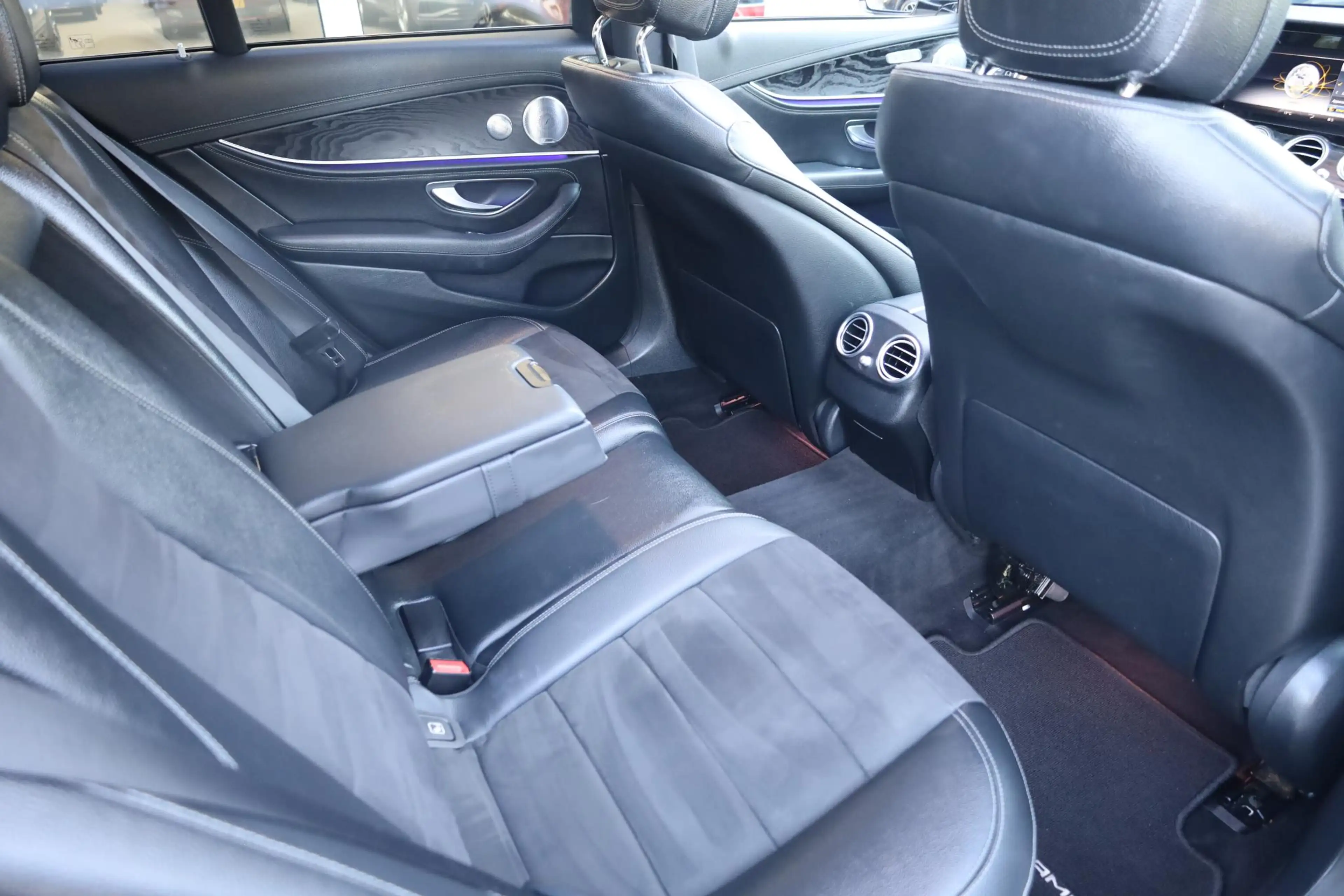 Mercedes-Benz E 250 Premium Plus AMG-LINE PANO BURMESTER LEER HUD CARP — photo 33