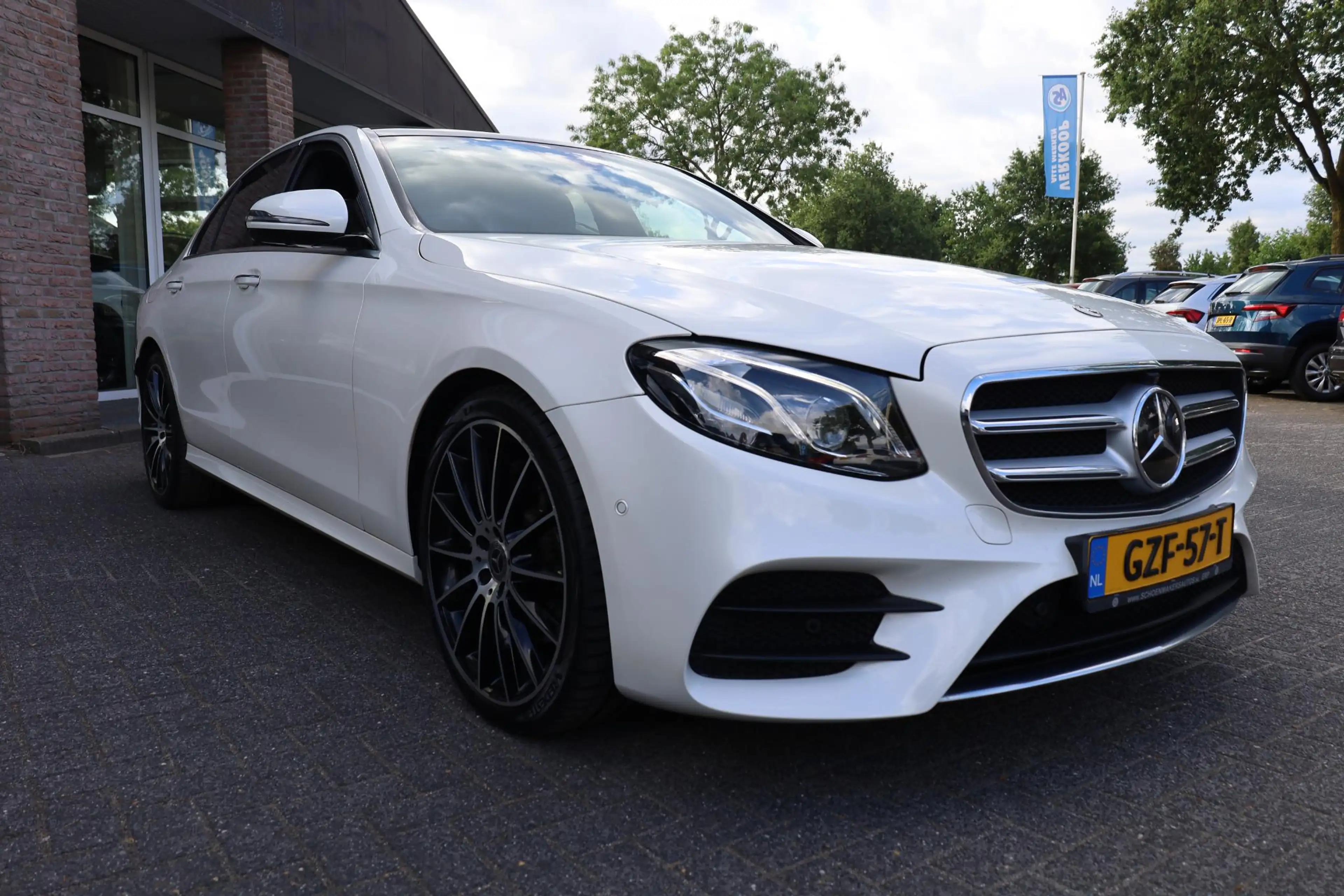 Mercedes-Benz E 250 Premium Plus AMG-LINE PANO BURMESTER LEER HUD CARP — photo 2