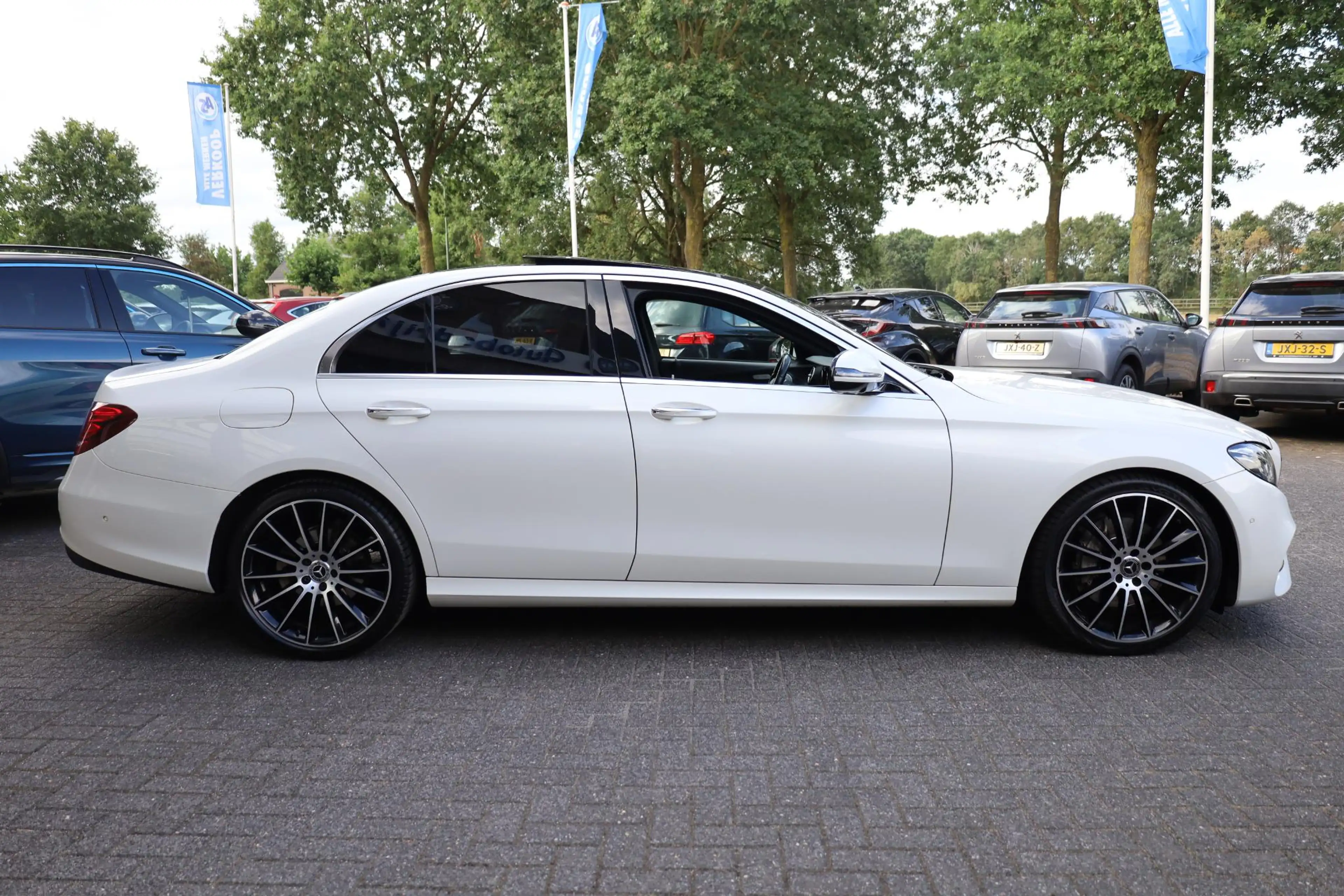 Mercedes-Benz E 250 Premium Plus AMG-LINE PANO BURMESTER LEER HUD CARP — photo 47