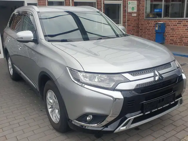 Mitsubishi Outlander Diamant Edition  2WD