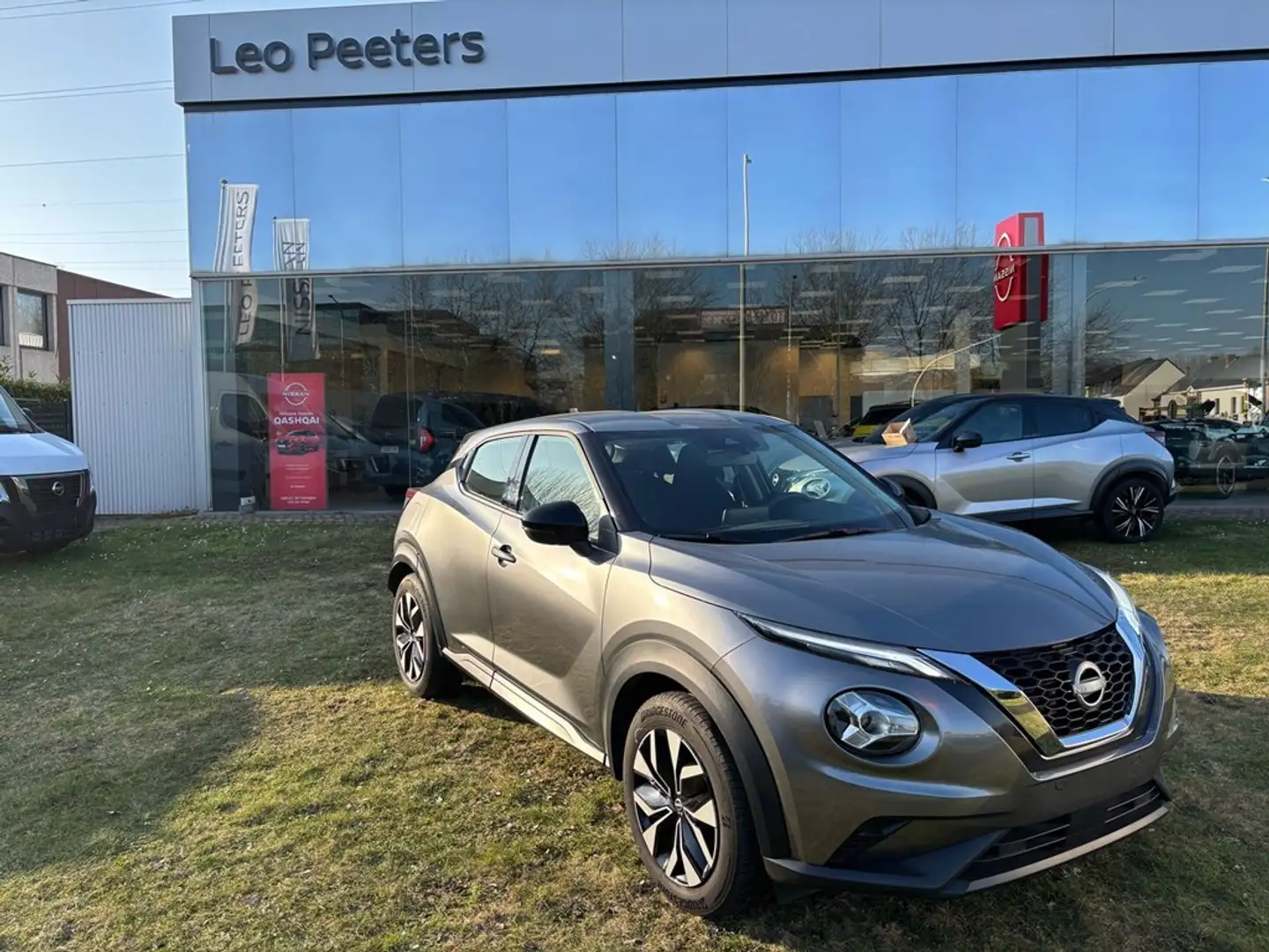 Nissan Juke DIG-T Acenta Grijs - 1