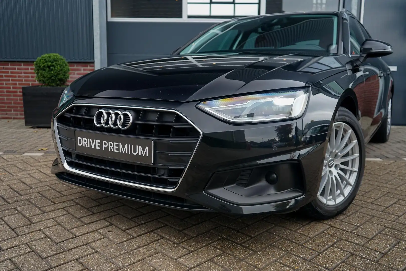 Audi A4 Avant 30 TDI Pro Line Noir - 2