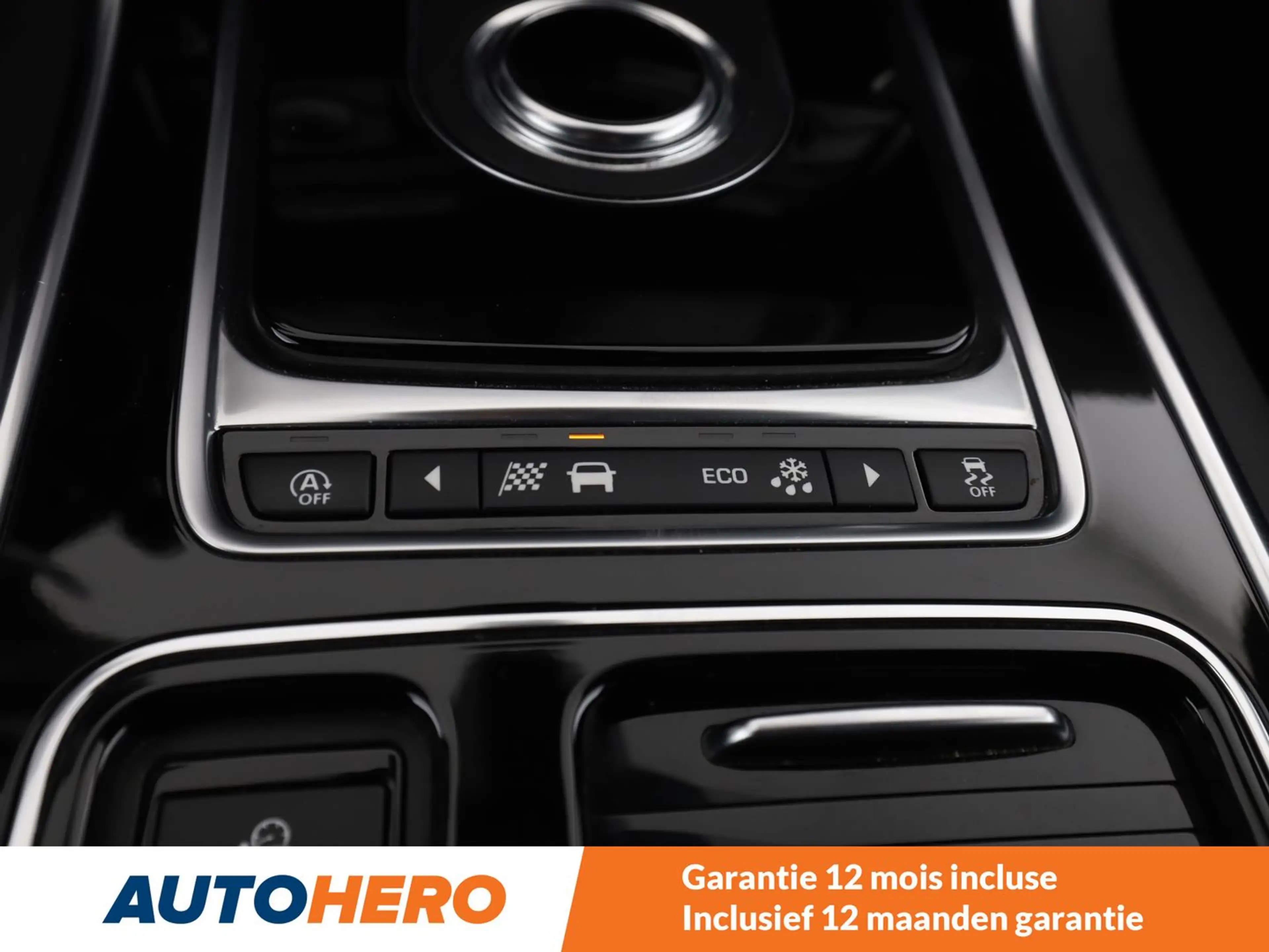 Jaguar XE 20d R-Sport — photo 12