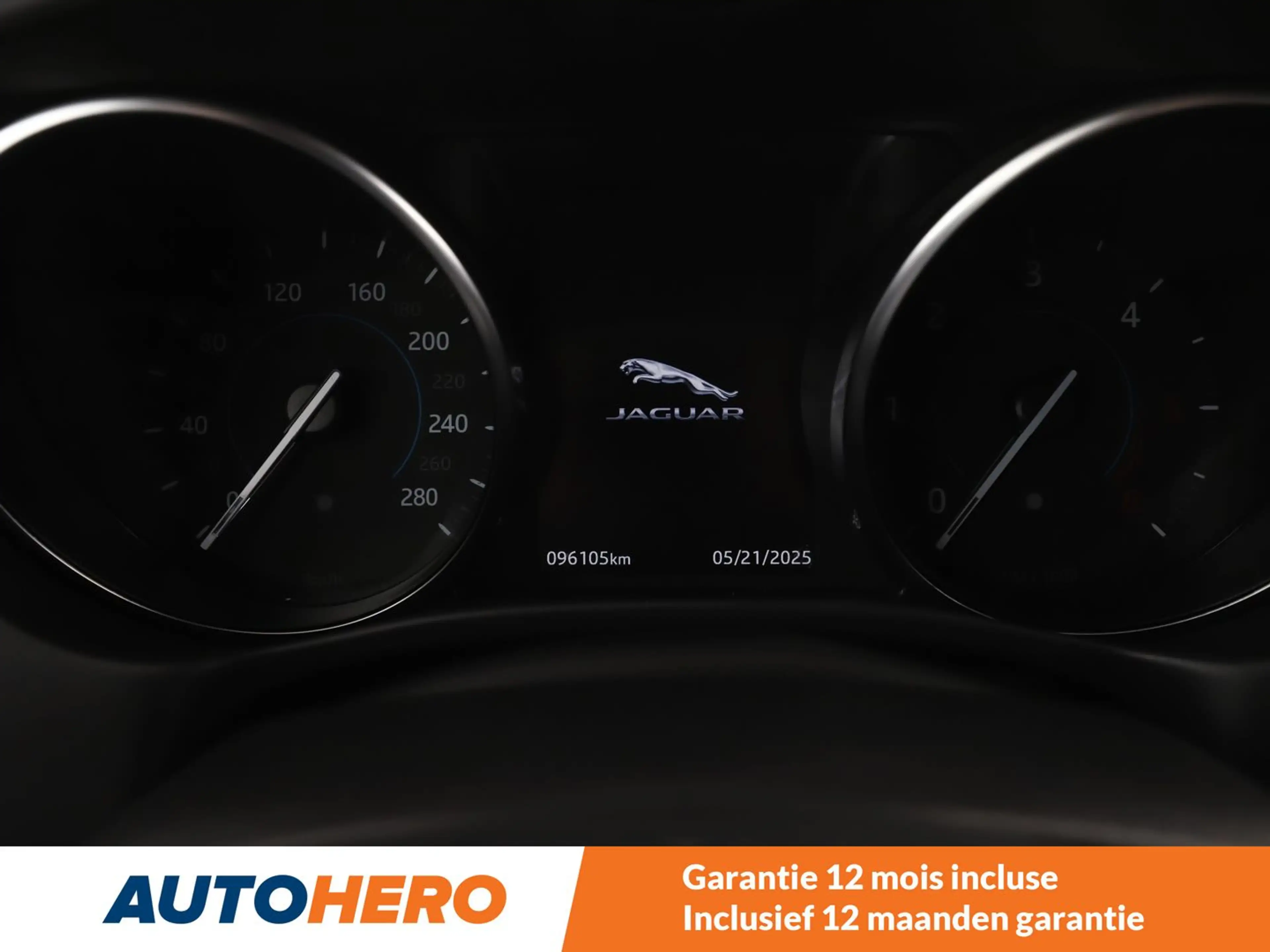 Jaguar XE 20d R-Sport — photo 10