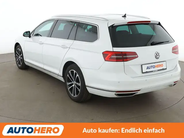 Volkswagen Passat view 4