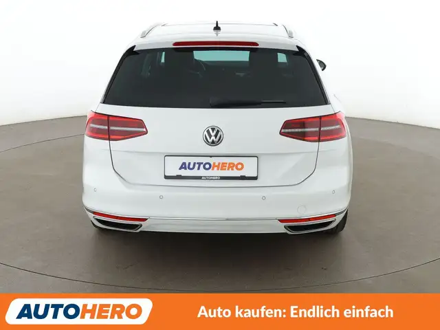 Volkswagen Passat view 5