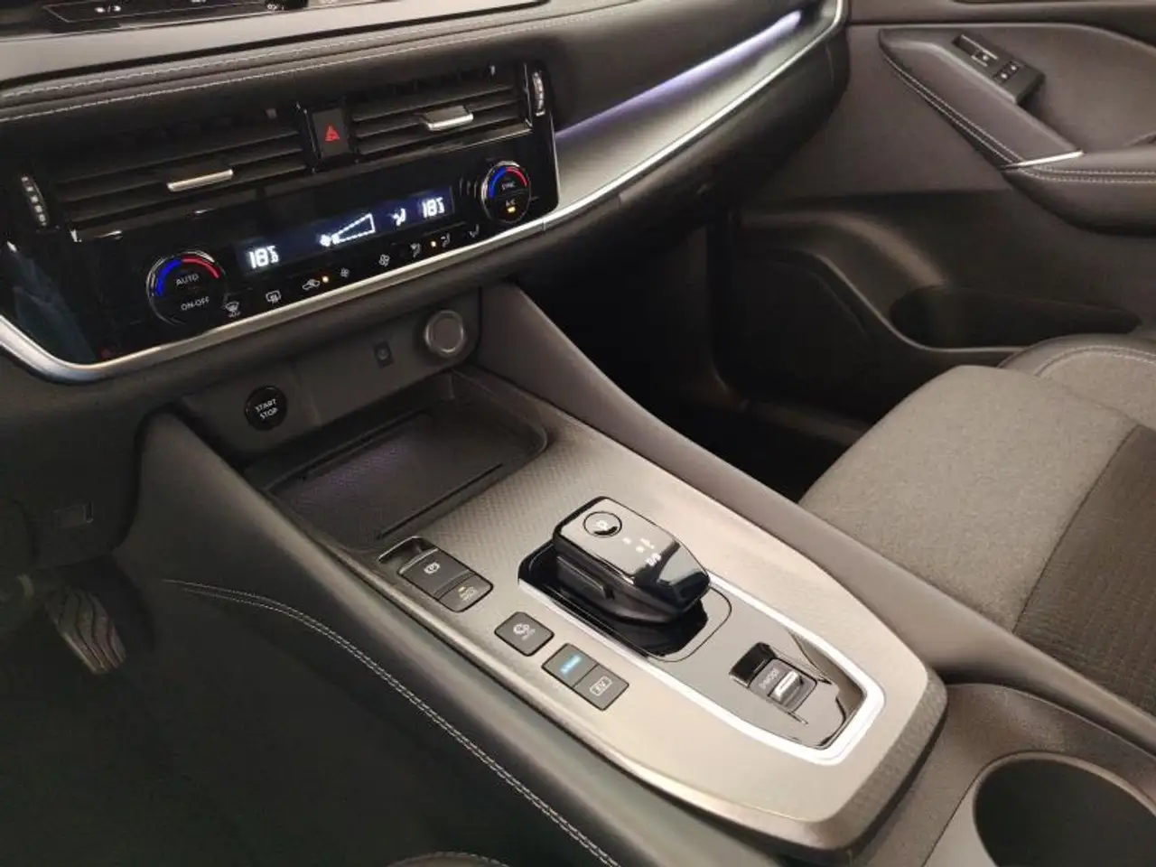 Nissan Qashqai 1.5 e-power N-Connecta 2wd 17