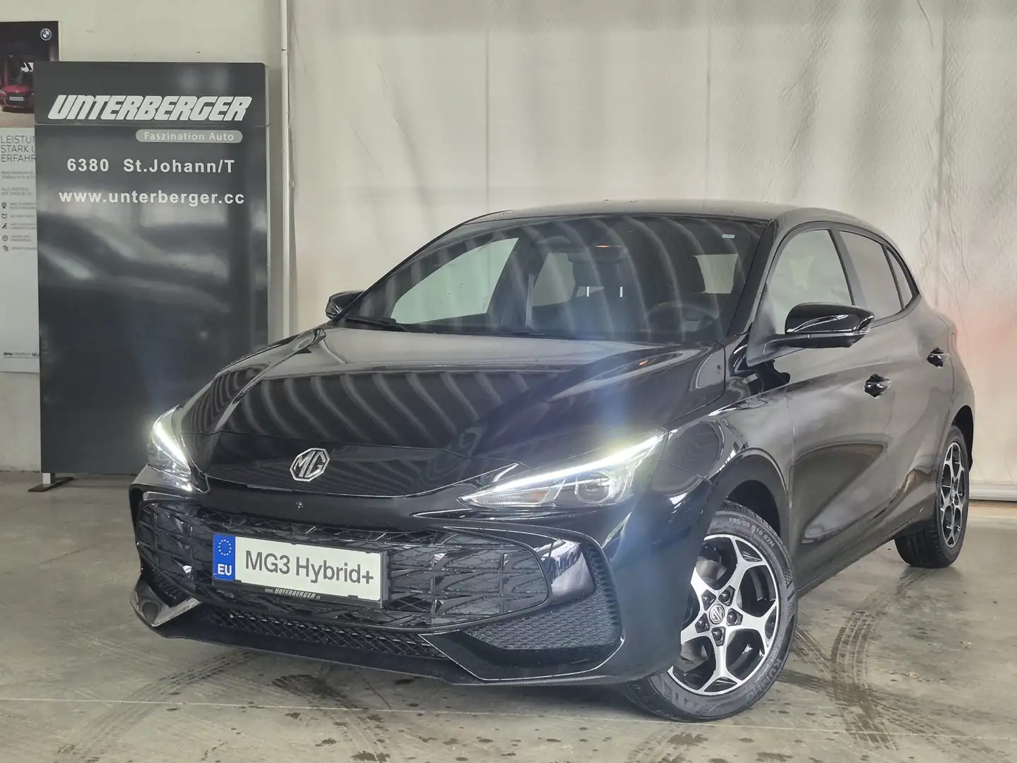 MG MG3 + 1,5 HEV Luxury Schwarz - 1
