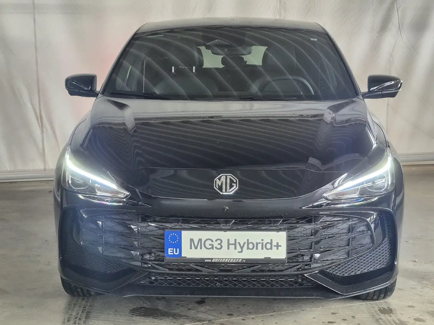 MG MG3 + 1,5 HEV Luxury Schwarz - 2