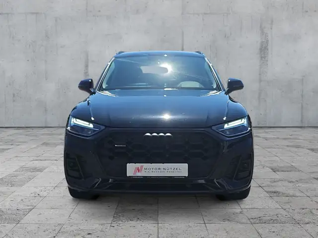 Audi Q5 view 3