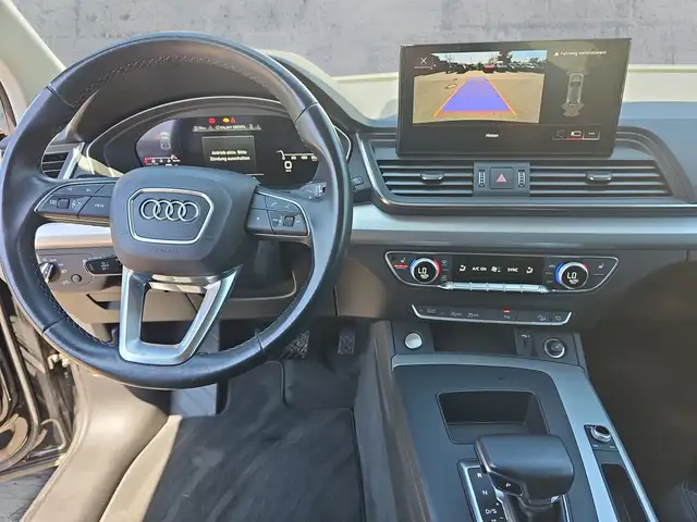 Audi Q5 view 9