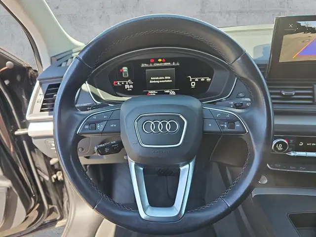 Audi Q5 view 10