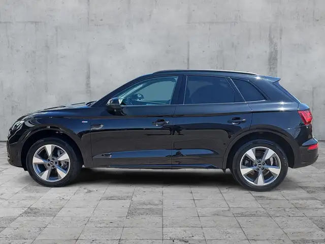 Audi Q5 view 4
