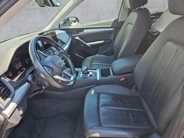 Audi Q5 view 12