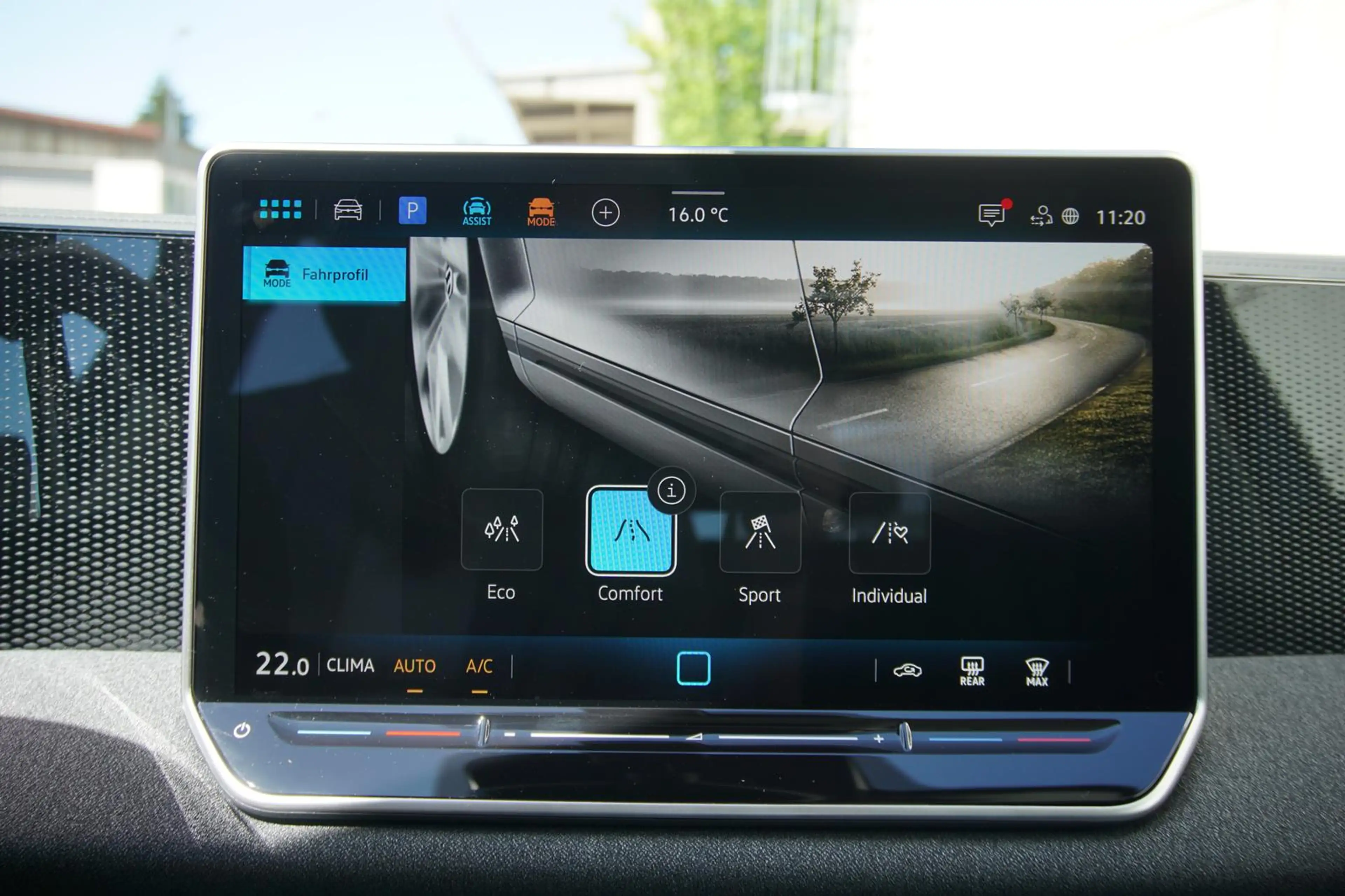 Volkswagen Tiguan 1.5eTSI DSG Navi/MirrorLi AHK Kamera ACC — photo 13