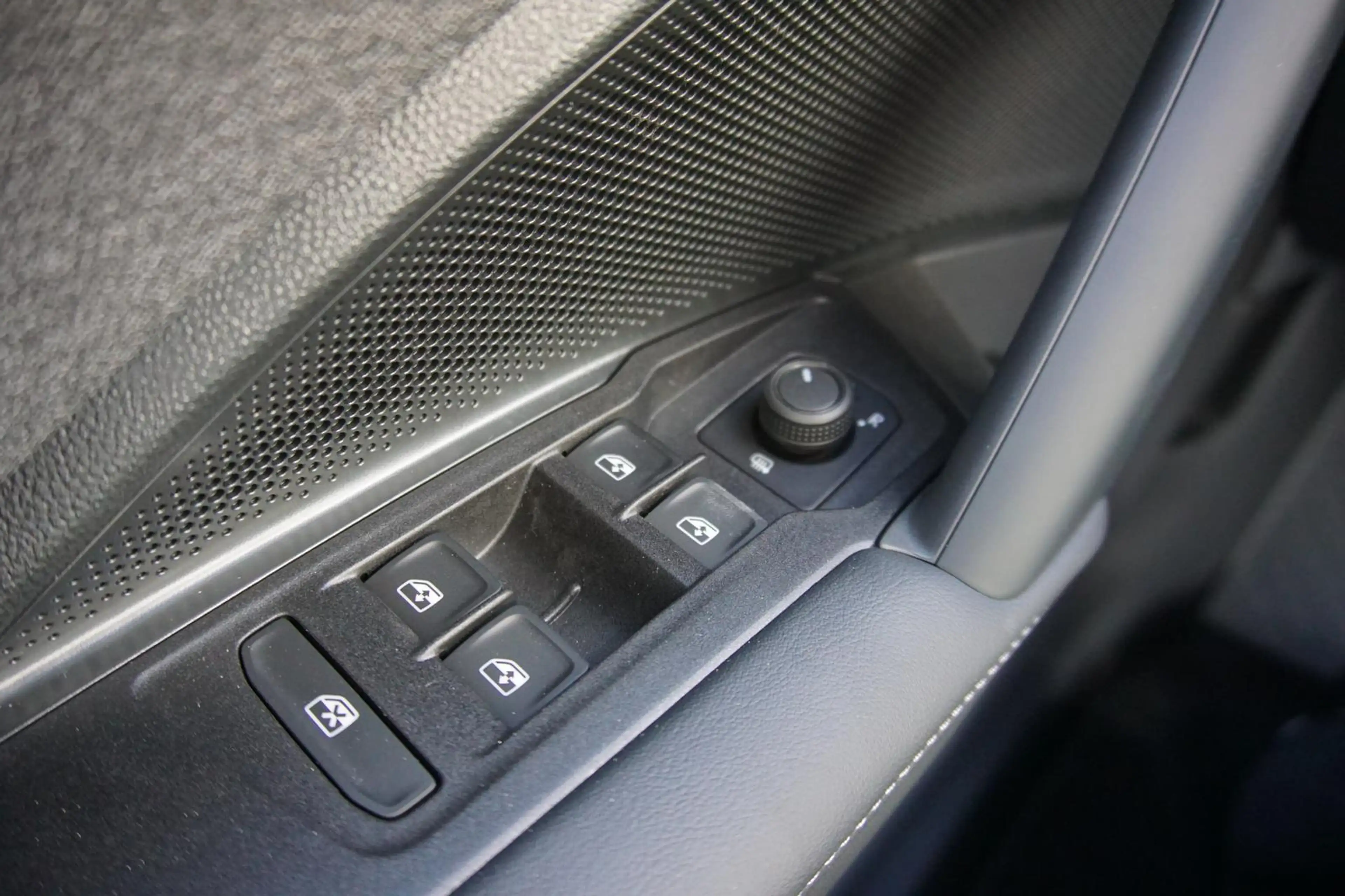 Volkswagen Tiguan 1.5eTSI DSG Navi/MirrorLi AHK Kamera ACC — photo 18